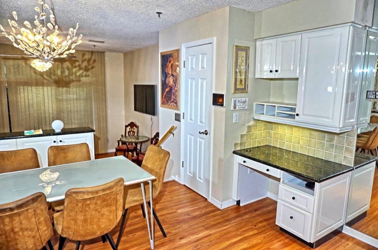 2051 VISTA DEL SOL CIR #201 — photo 9