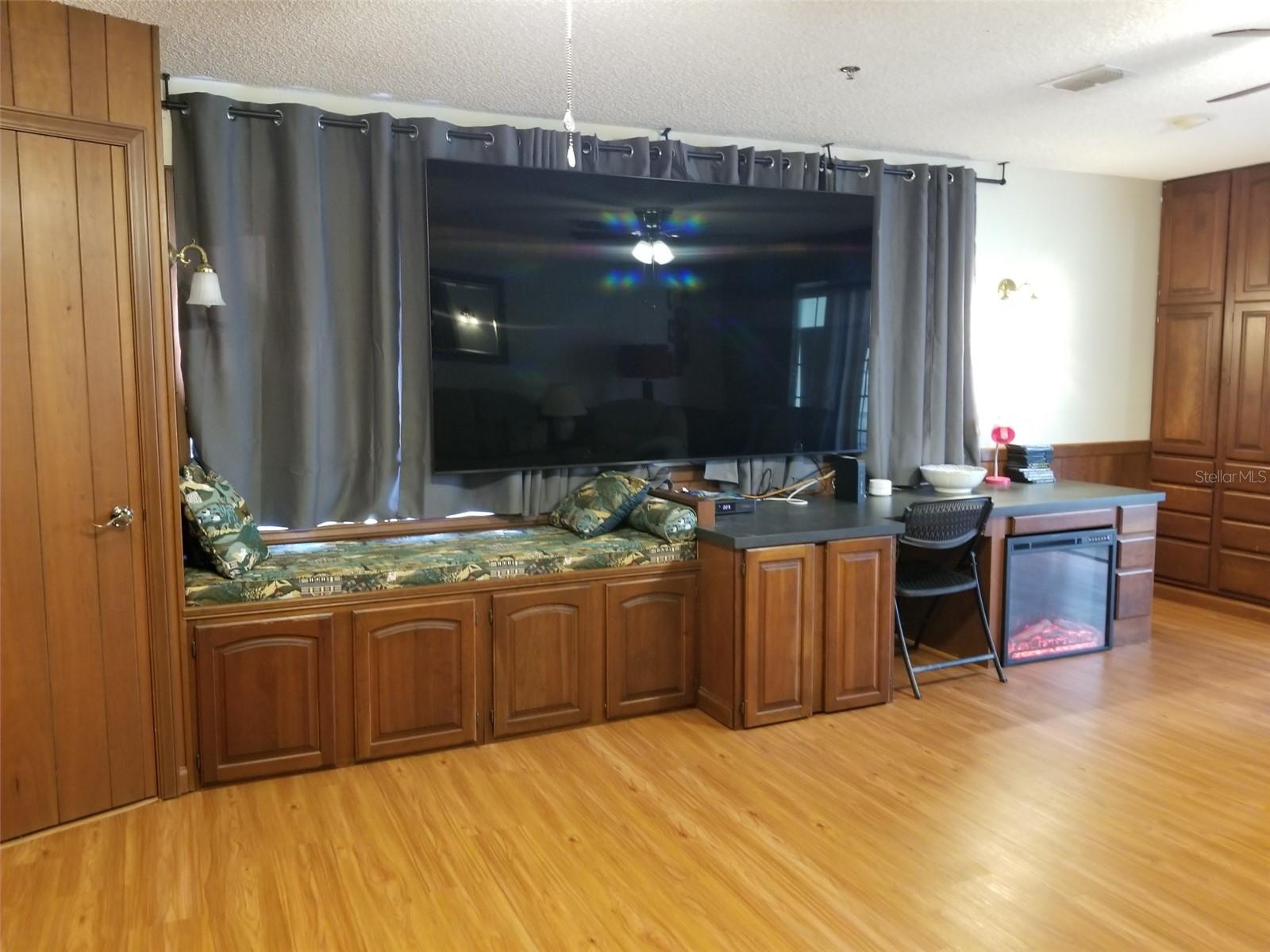 2051 VISTA DEL SOL CIR #201 — photo 36
