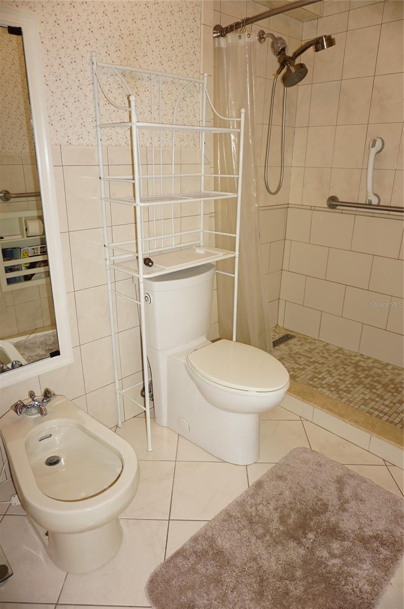 2051 VISTA DEL SOL CIR #201 — photo 23