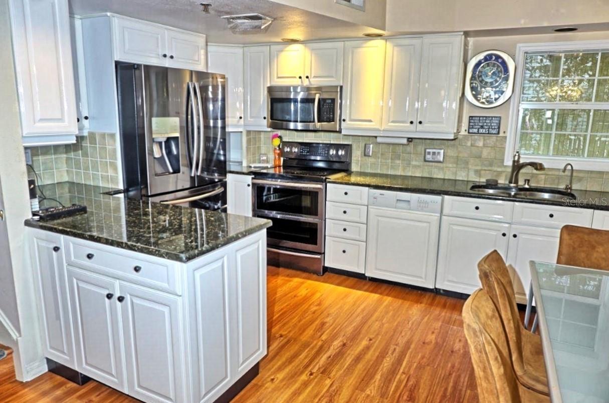 2051 VISTA DEL SOL CIR #201 — photo 4