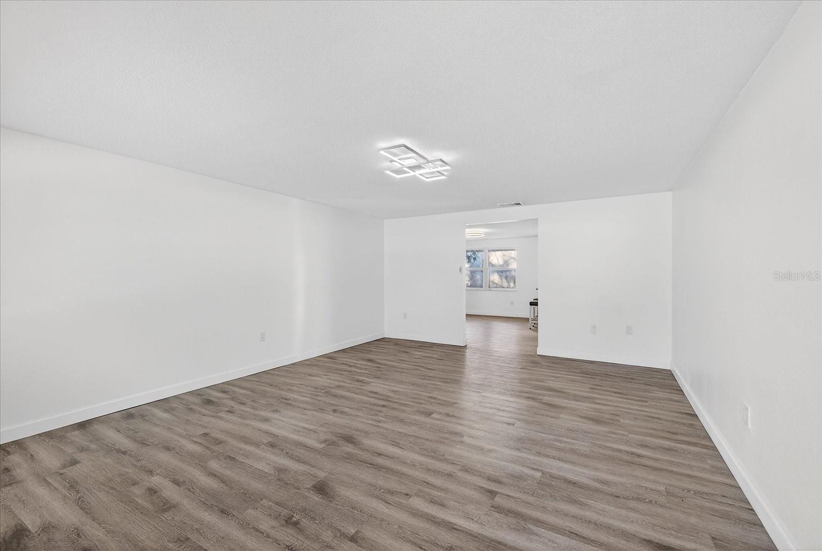 4928 AMHERST CT — photo 8