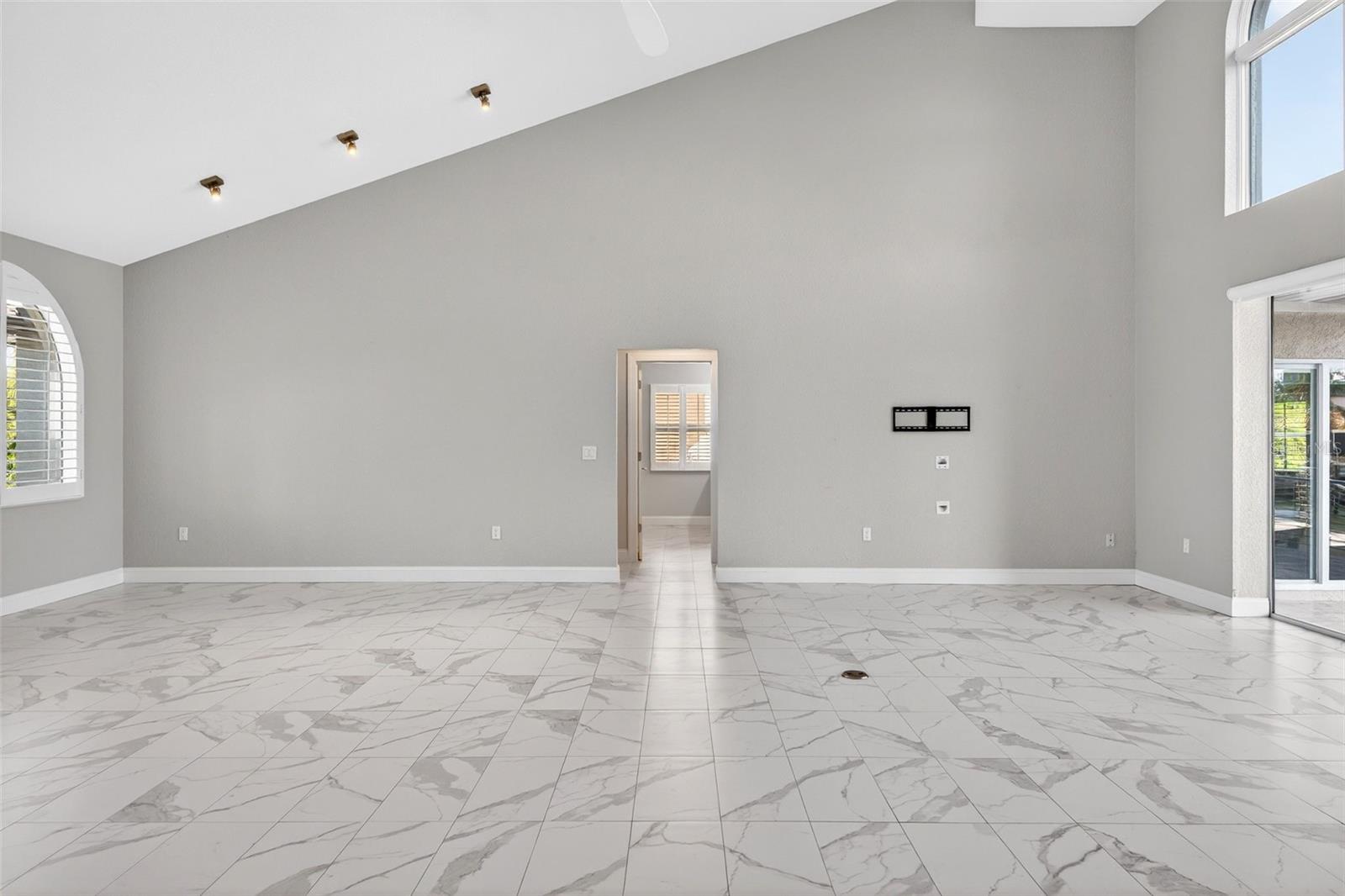 562 RANGER LN — photo 15
