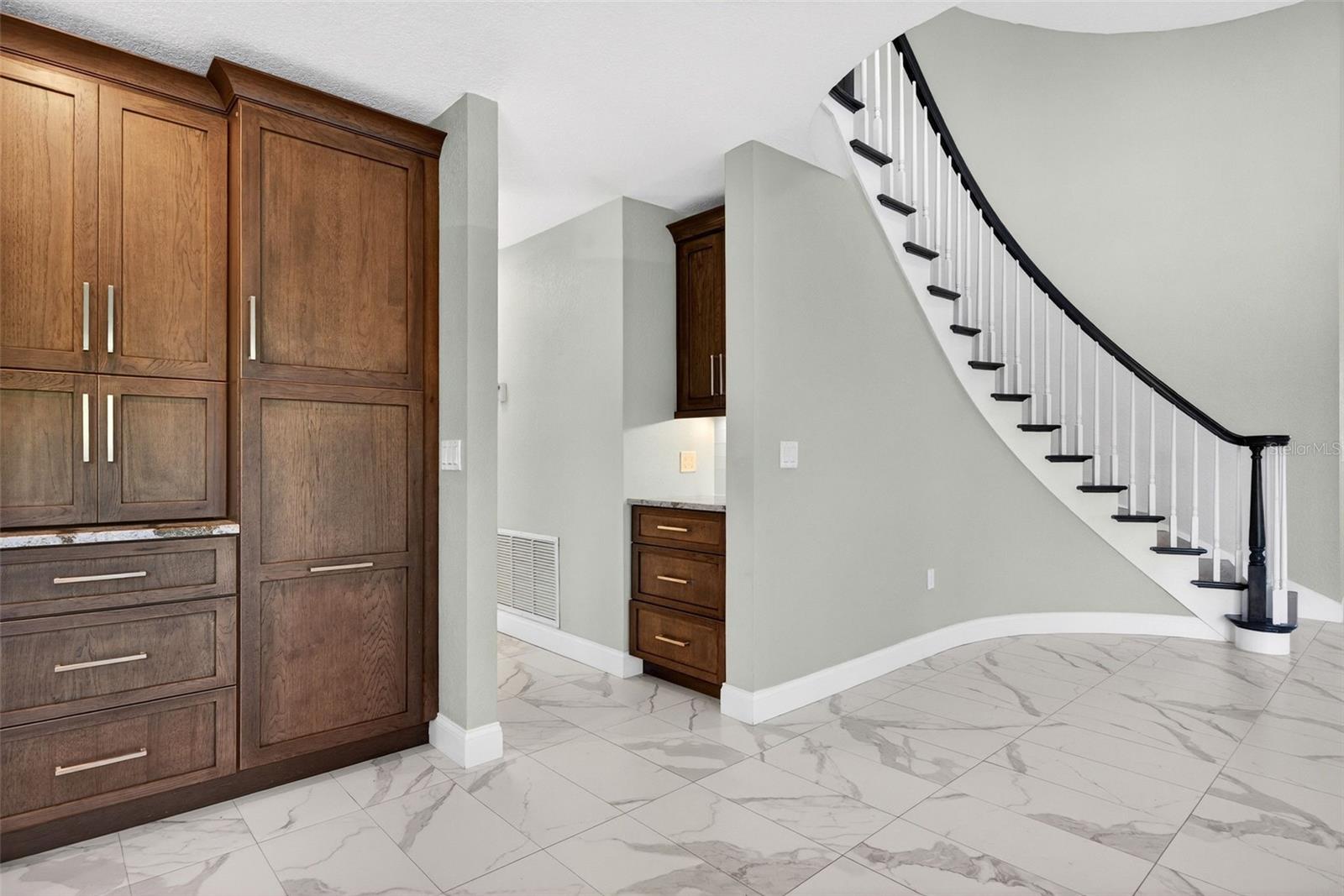 562 RANGER LN — photo 27