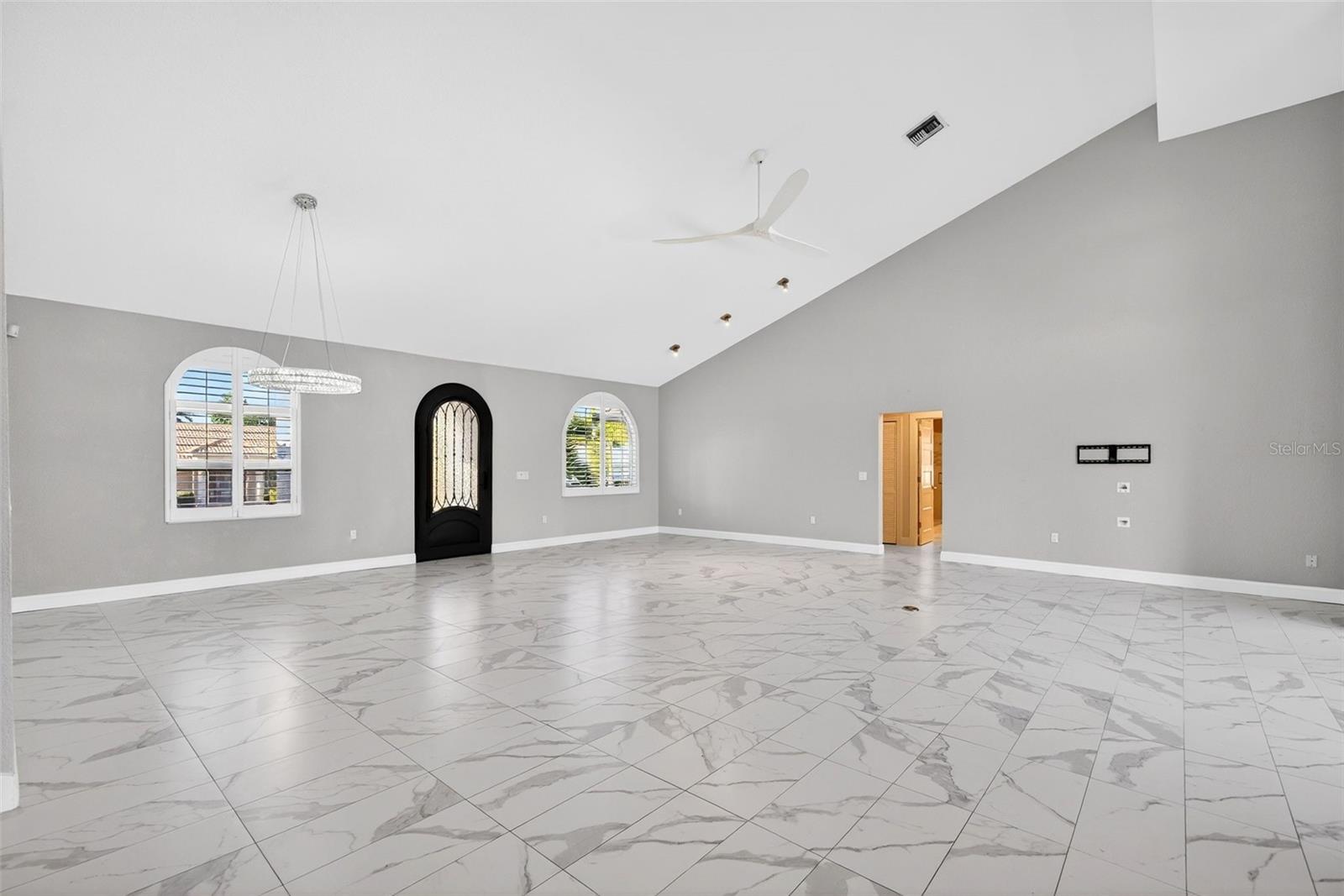 562 RANGER LN — photo 17