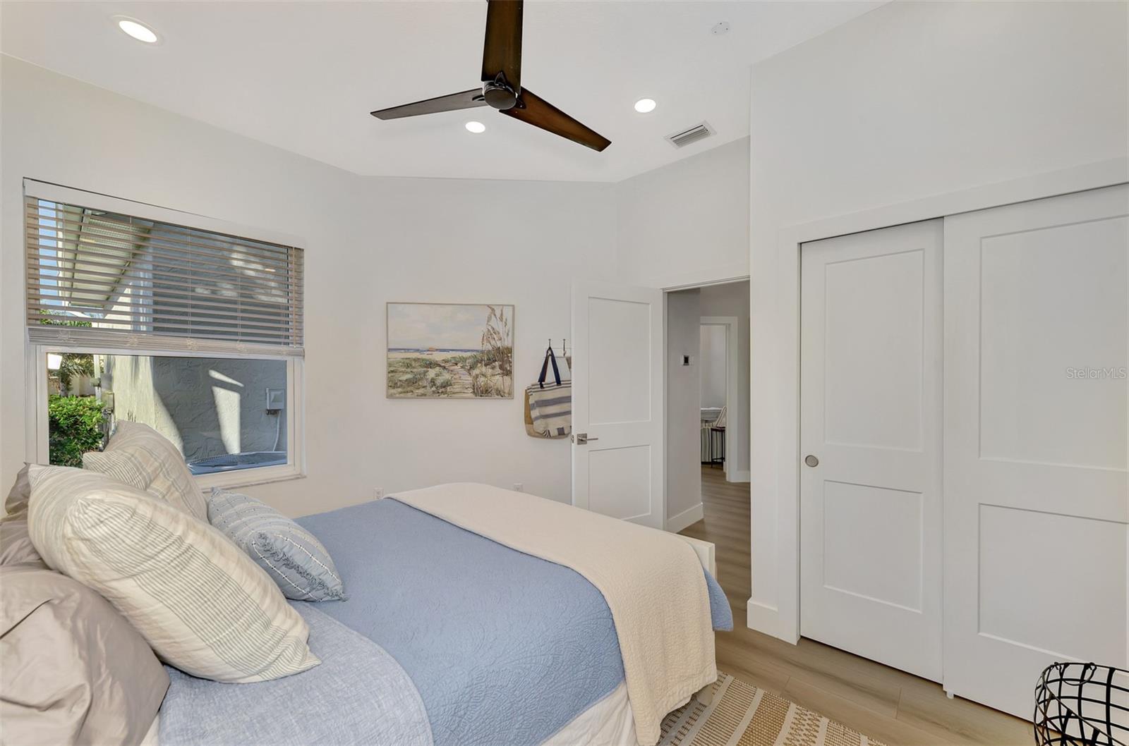 561 FALLBROOK DR — photo 36