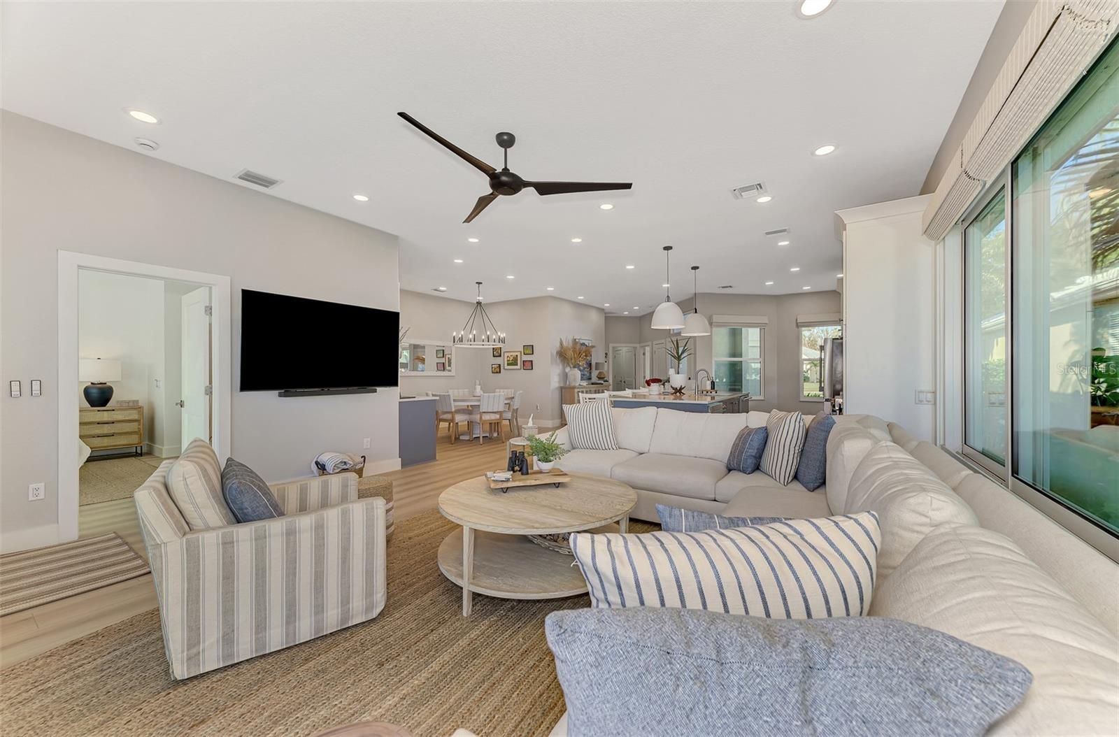 561 FALLBROOK DR — photo 27