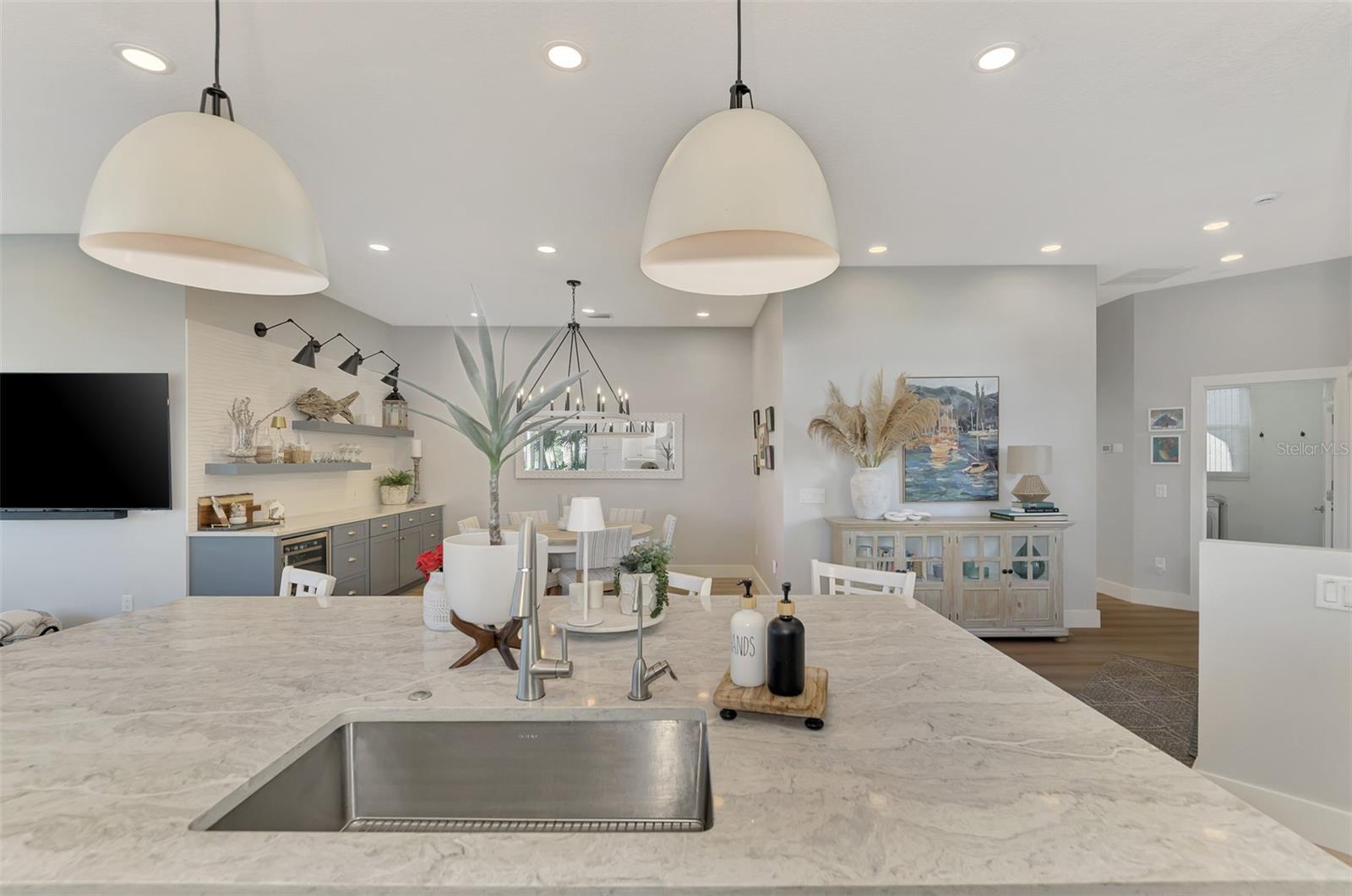 561 FALLBROOK DR — photo 18