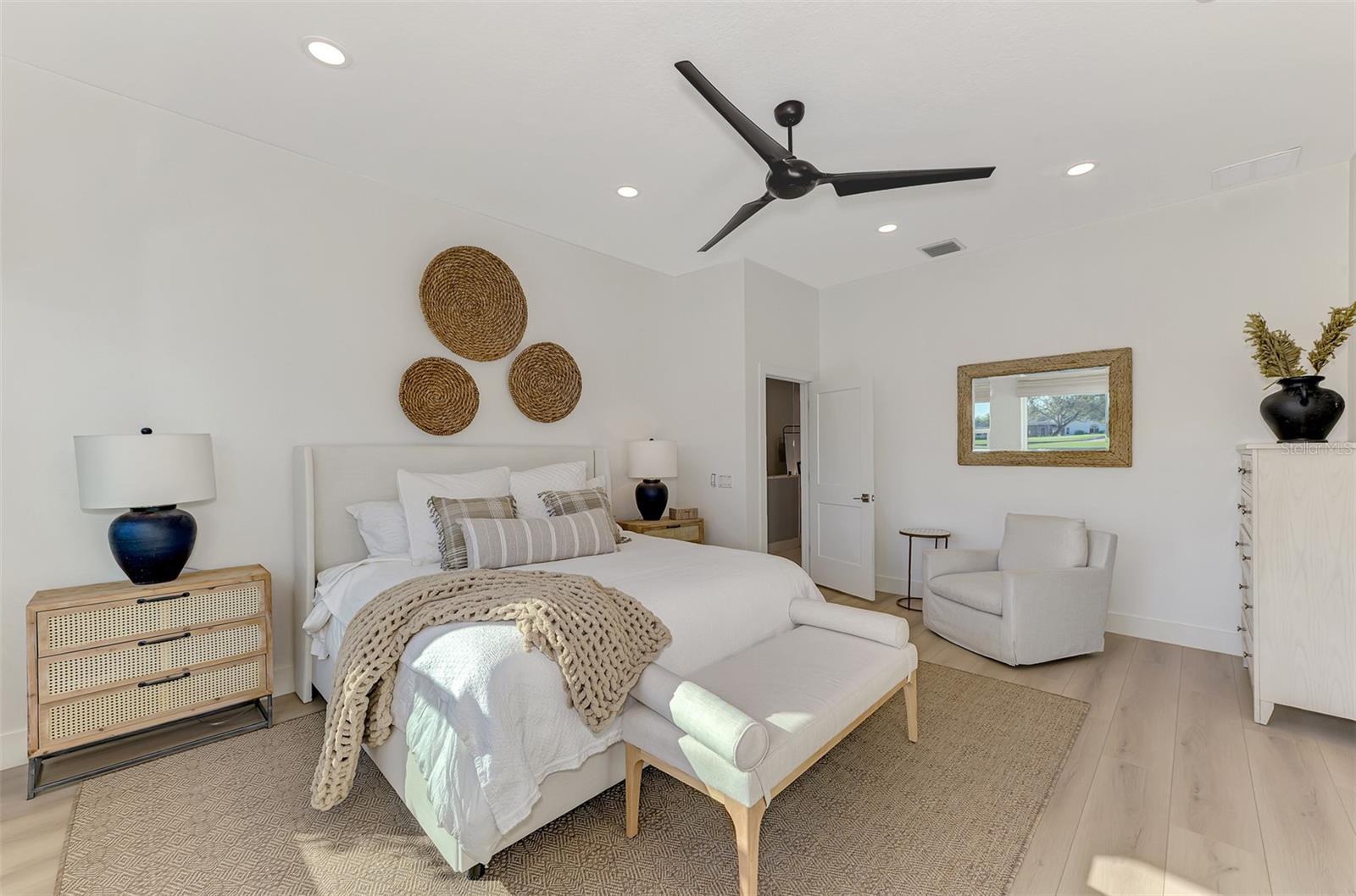 561 FALLBROOK DR — photo 30