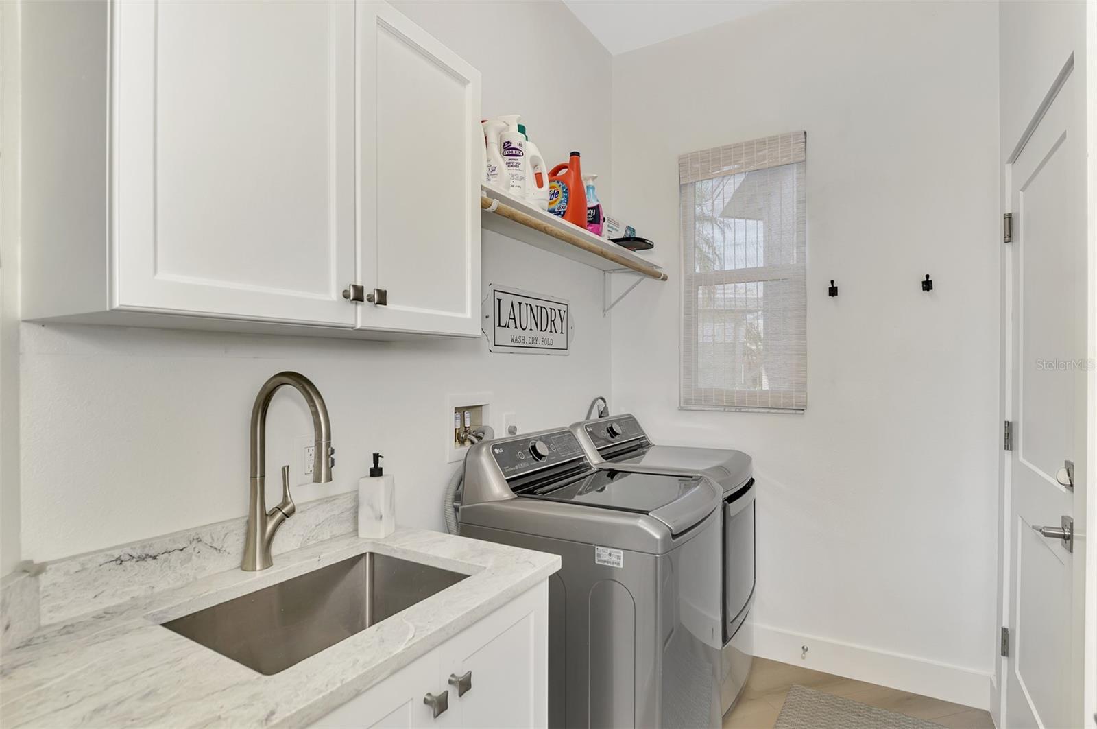 561 FALLBROOK DR — photo 40