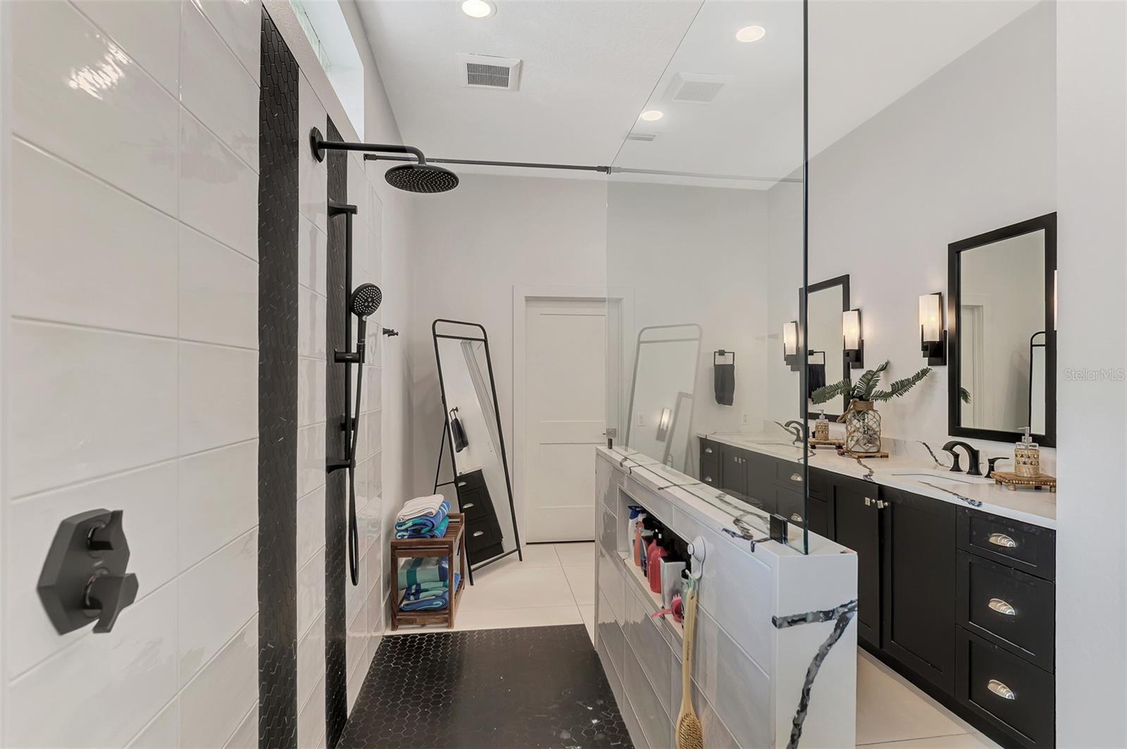 561 FALLBROOK DR — photo 32