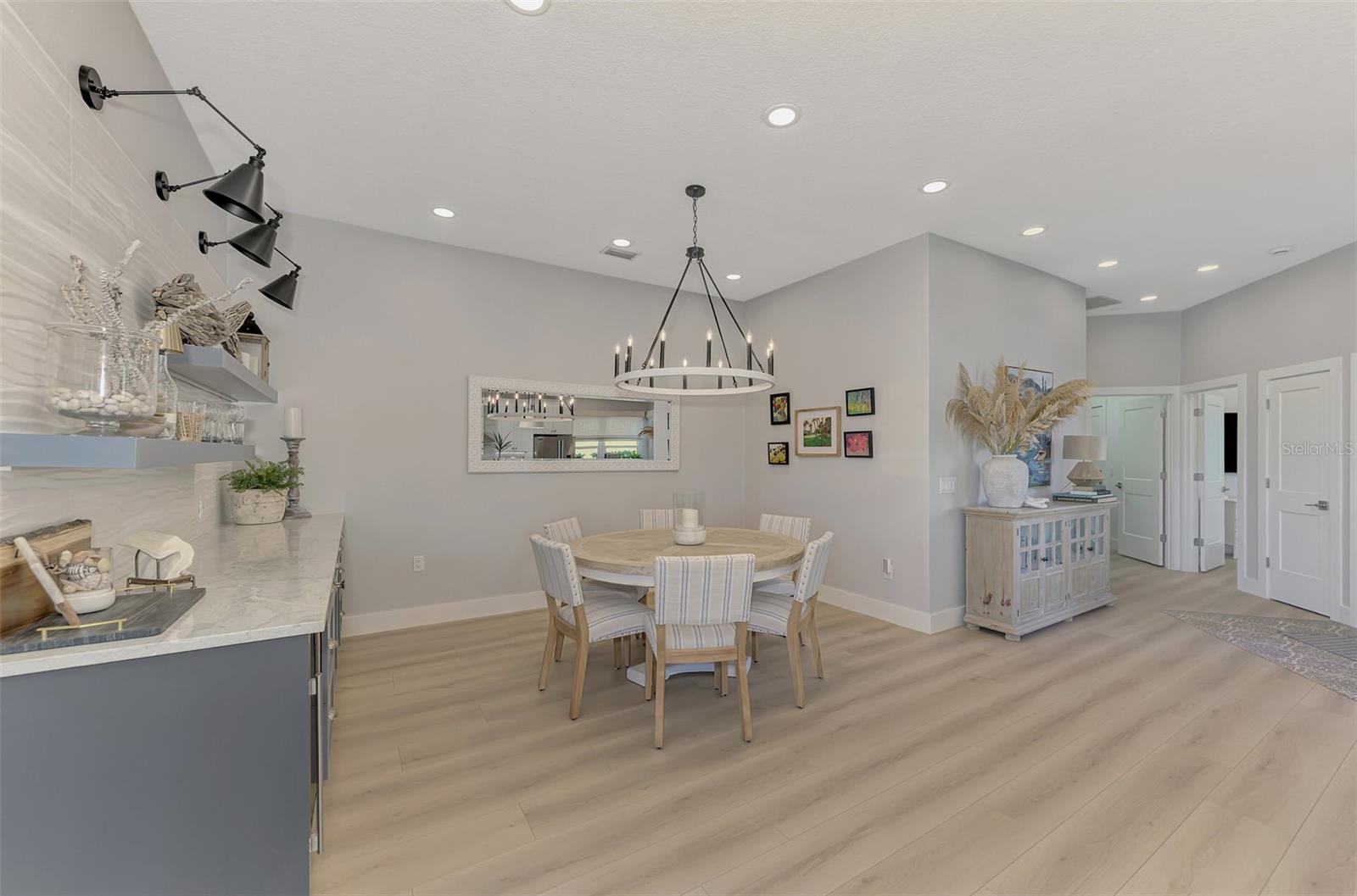 561 FALLBROOK DR — photo 19
