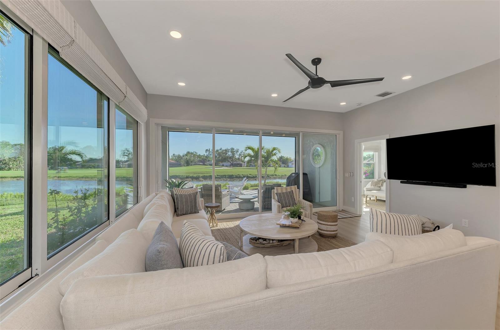561 FALLBROOK DR — photo 25