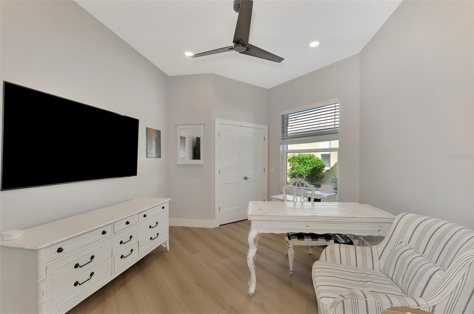 561 FALLBROOK DR — photo 38