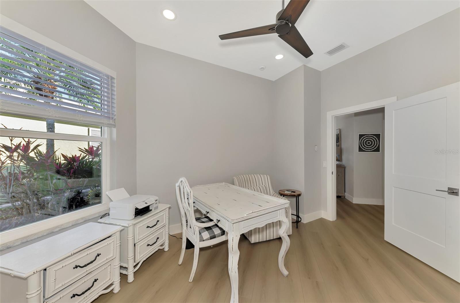 561 FALLBROOK DR — photo 39