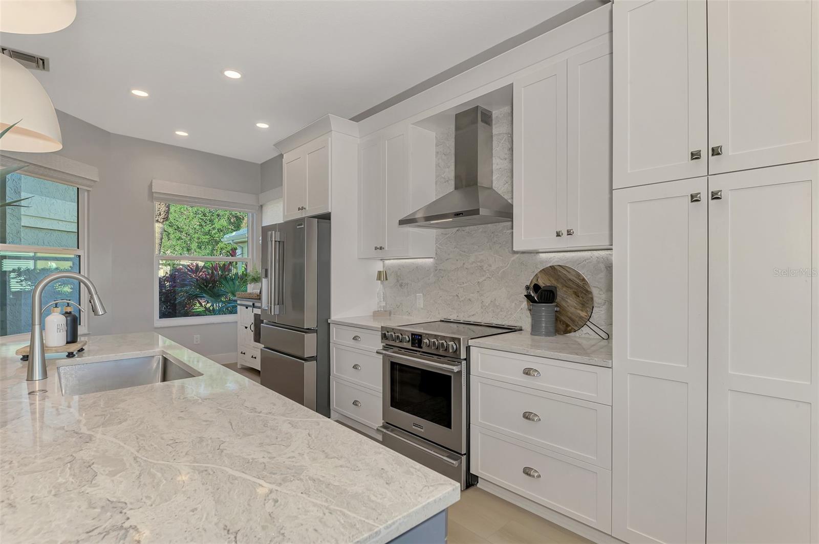 561 FALLBROOK DR — photo 16