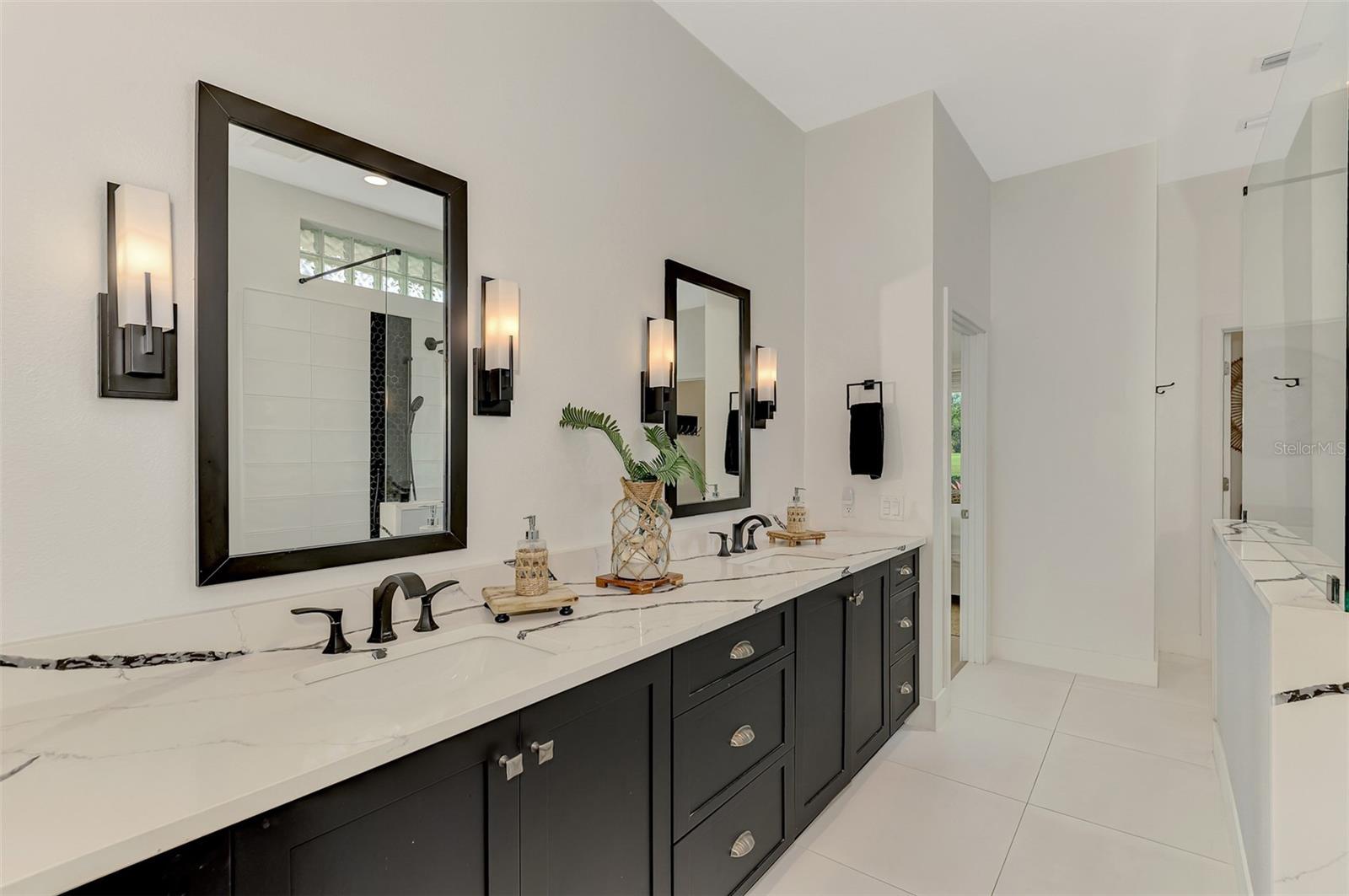 561 FALLBROOK DR — photo 33