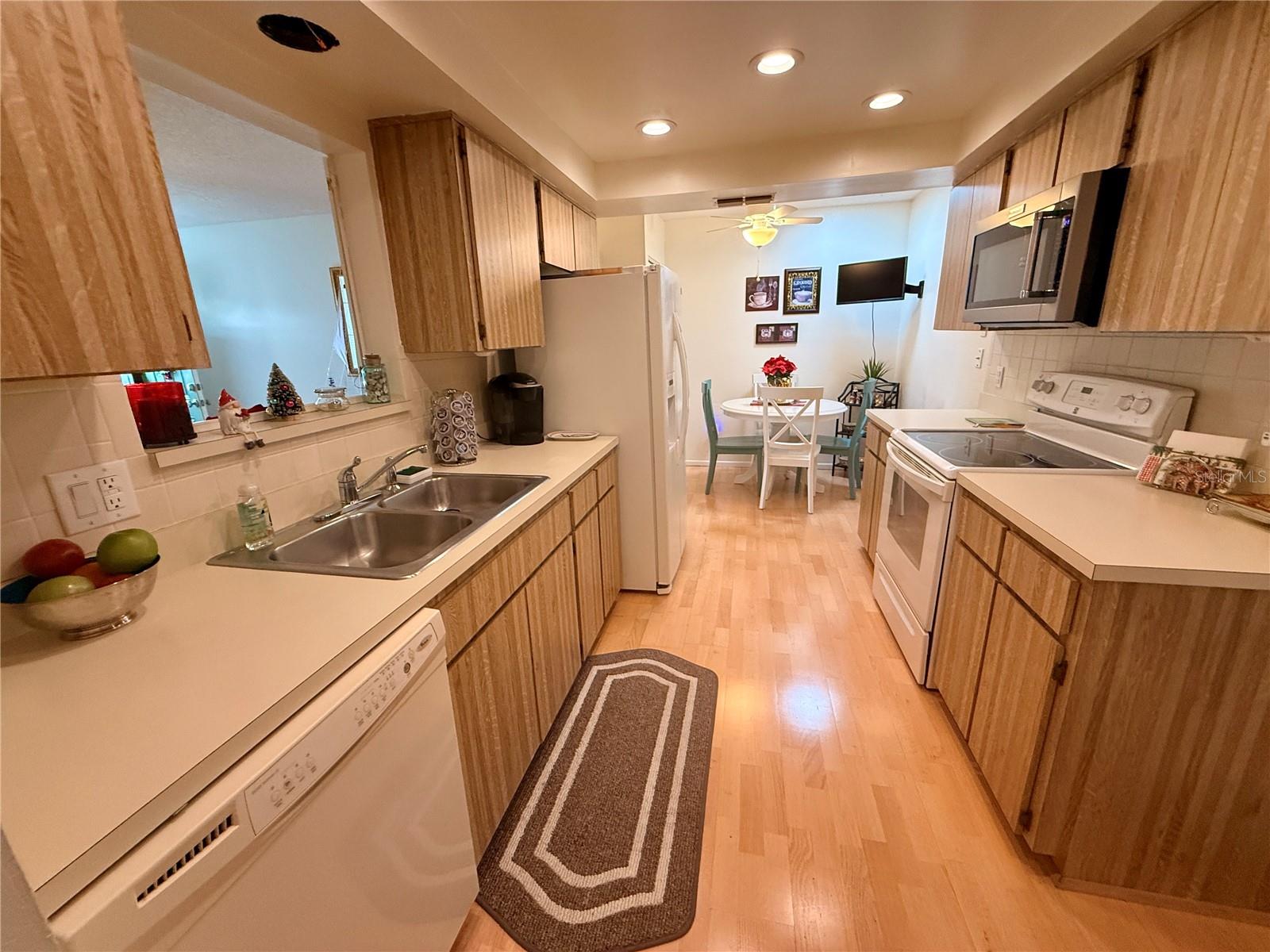 8350 HIGH POINT CIR #3 — photo 6