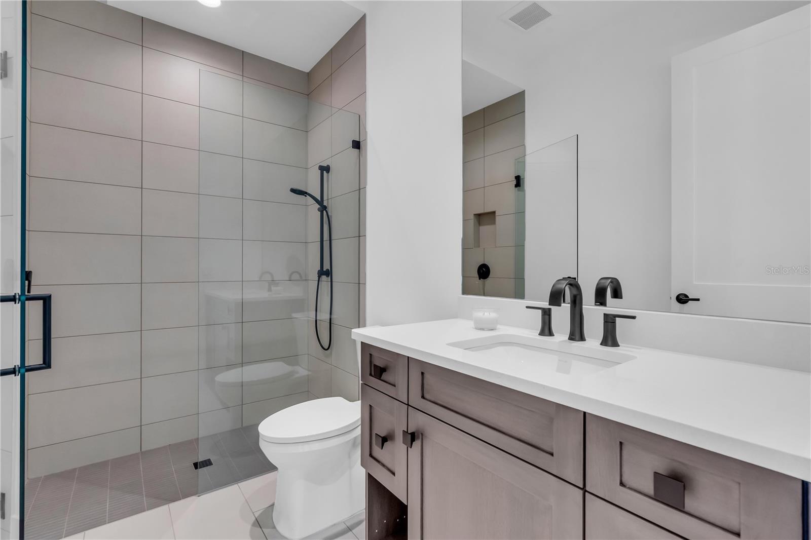 7125 WESTMORELAND DR — photo 41