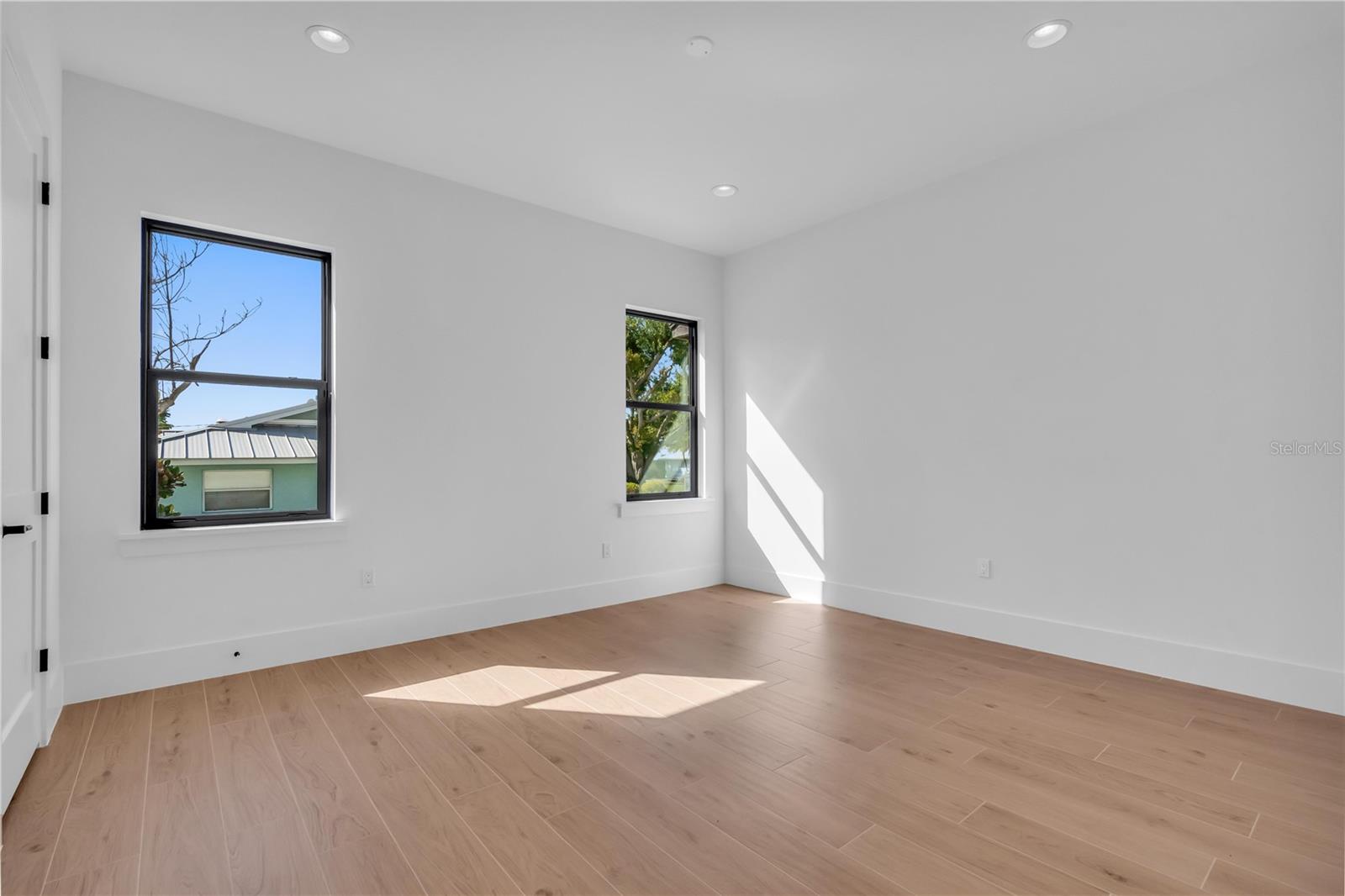 7125 WESTMORELAND DR — photo 39