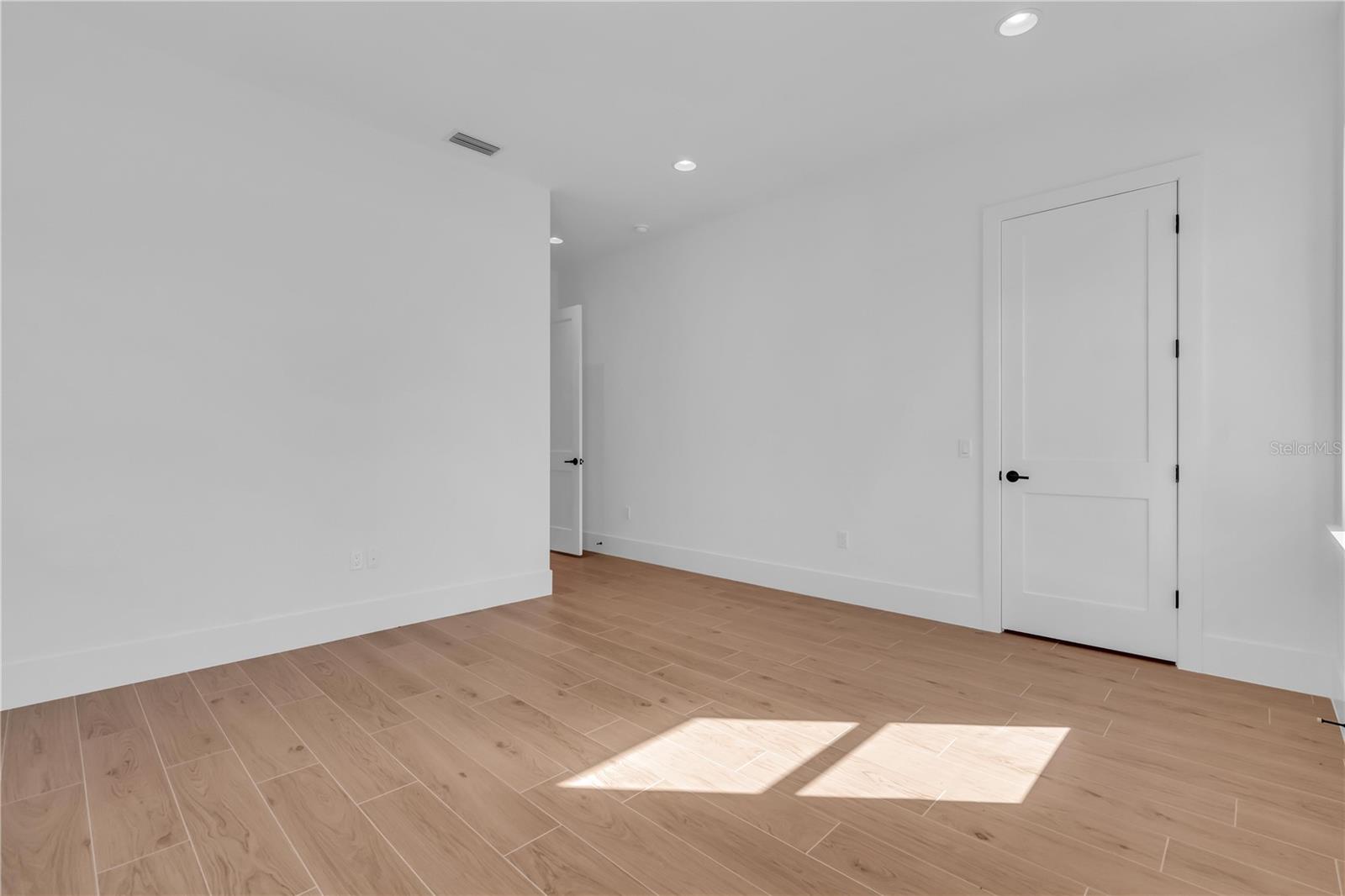 7125 WESTMORELAND DR — photo 37