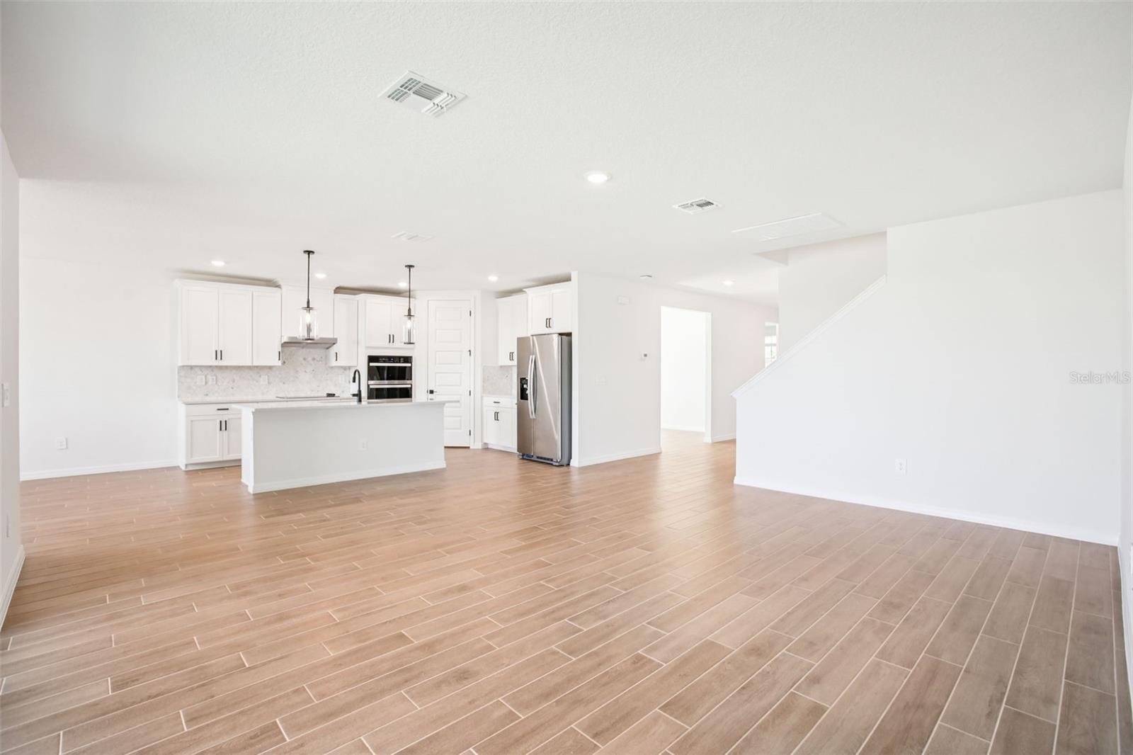 1740 DRAUGHTON DR — photo 8
