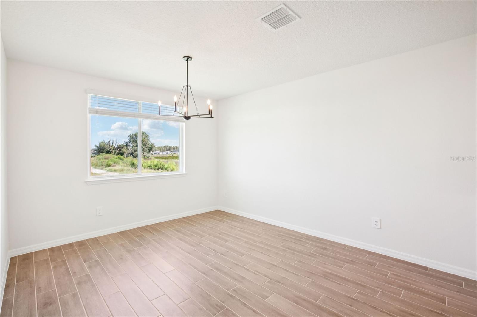 1740 DRAUGHTON DR — photo 12