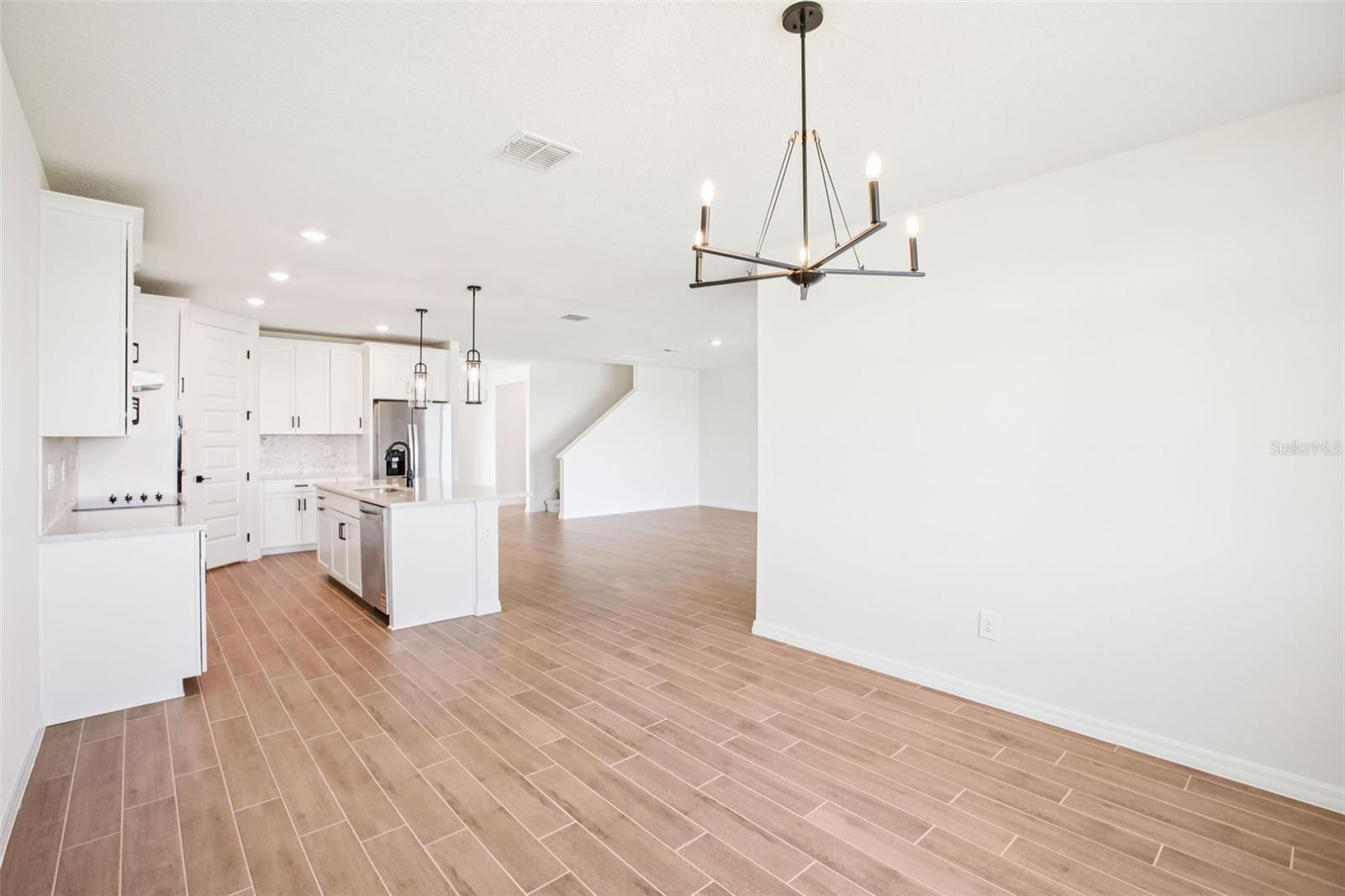 1740 DRAUGHTON DR — photo 13