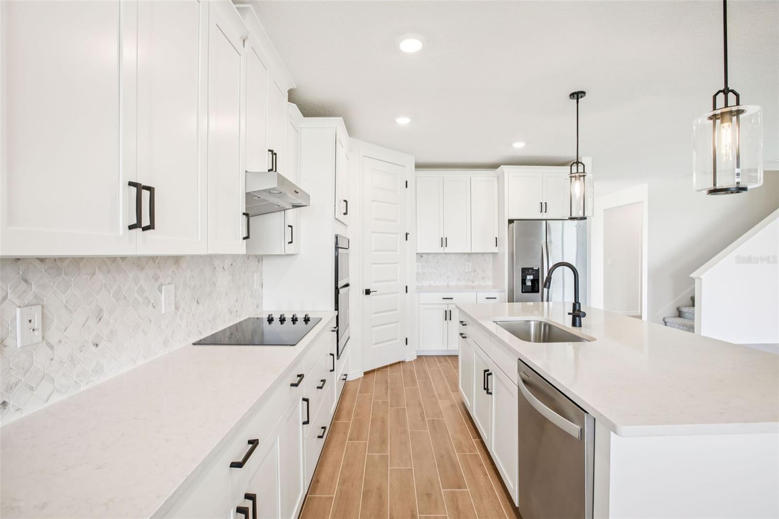 1740 DRAUGHTON DR — photo 18