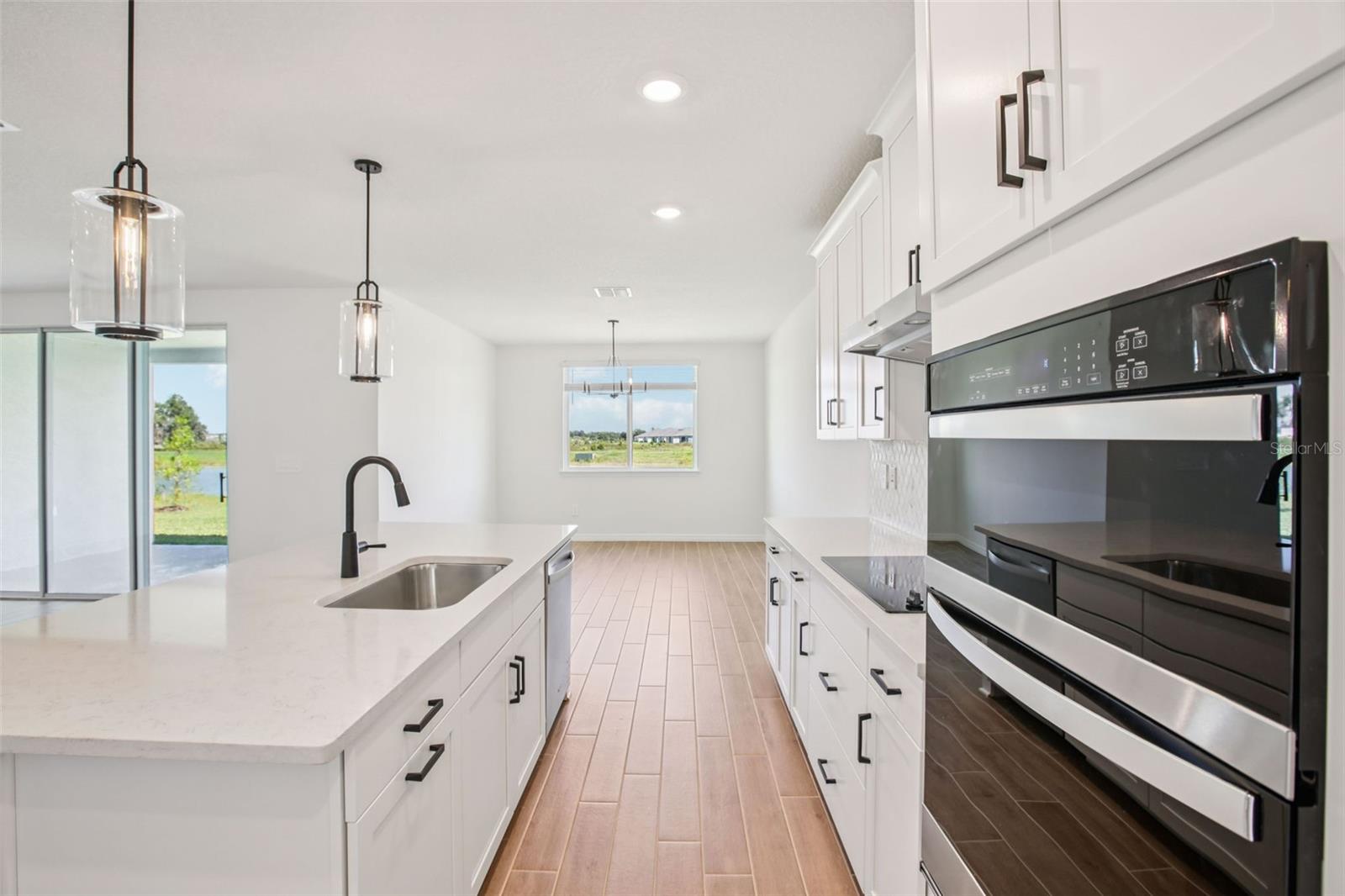 1740 DRAUGHTON DR — photo 17