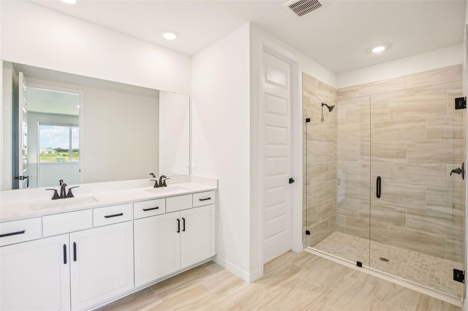 1740 DRAUGHTON DR — photo 34