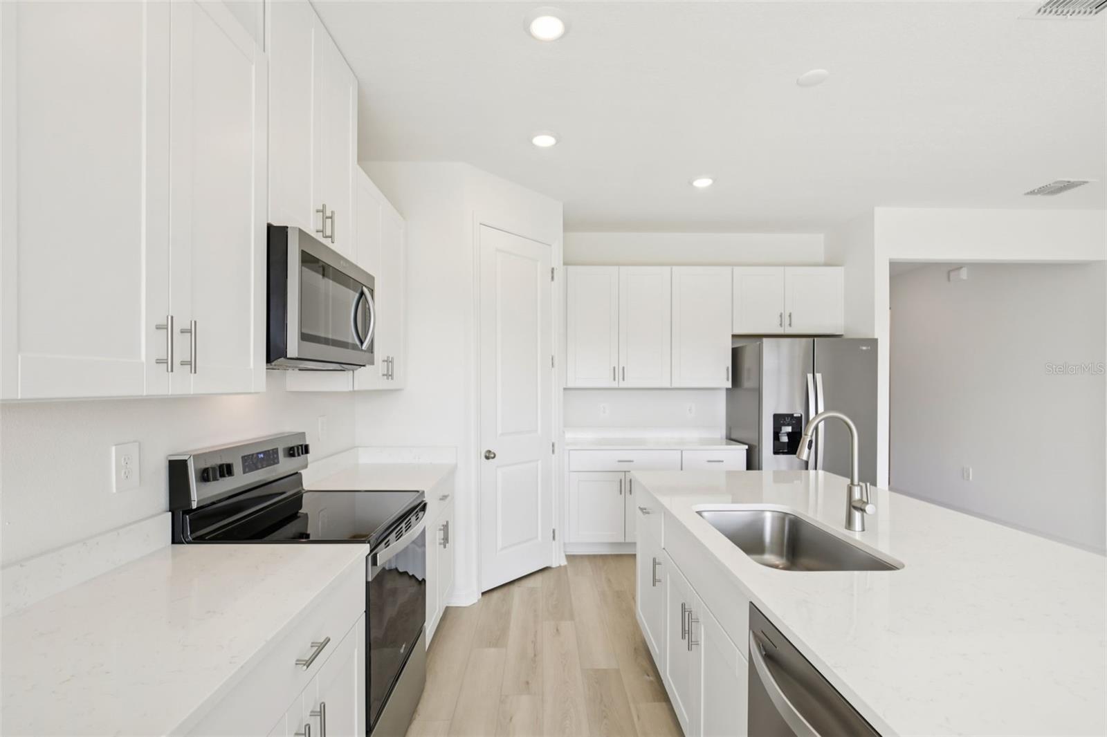 13318 SHELLMORE AVE — photo 9