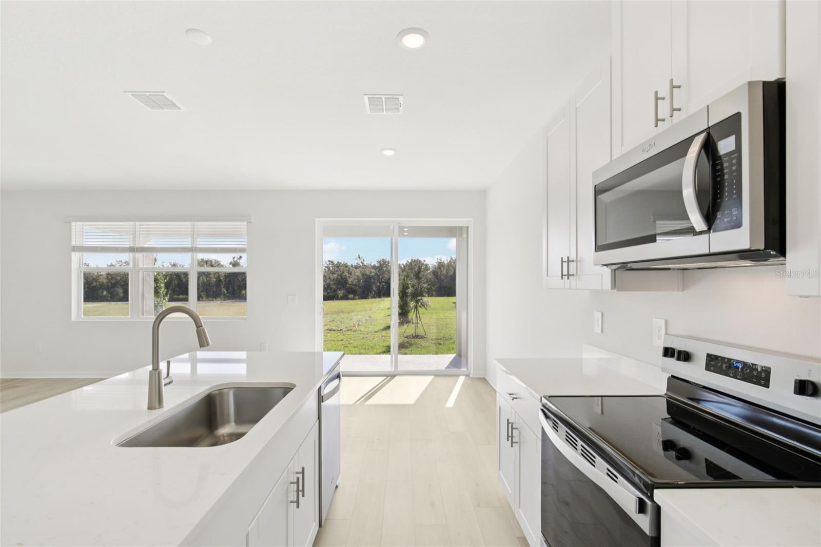 13318 SHELLMORE AVE — photo 13