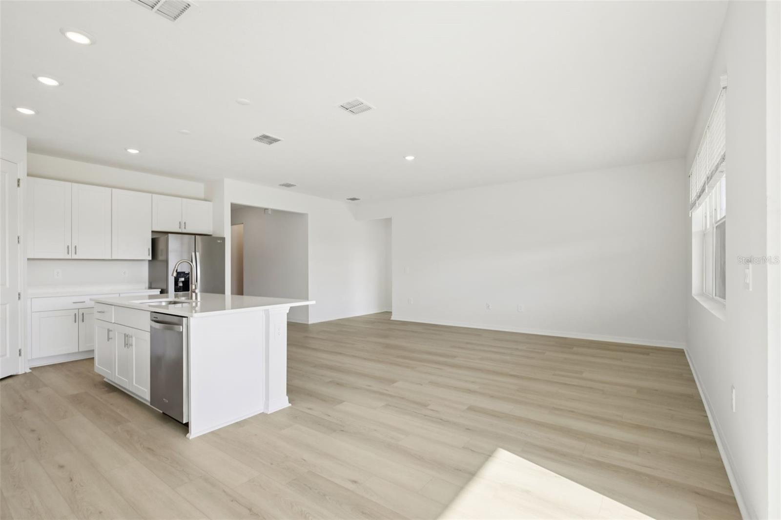 13318 SHELLMORE AVE — photo 5