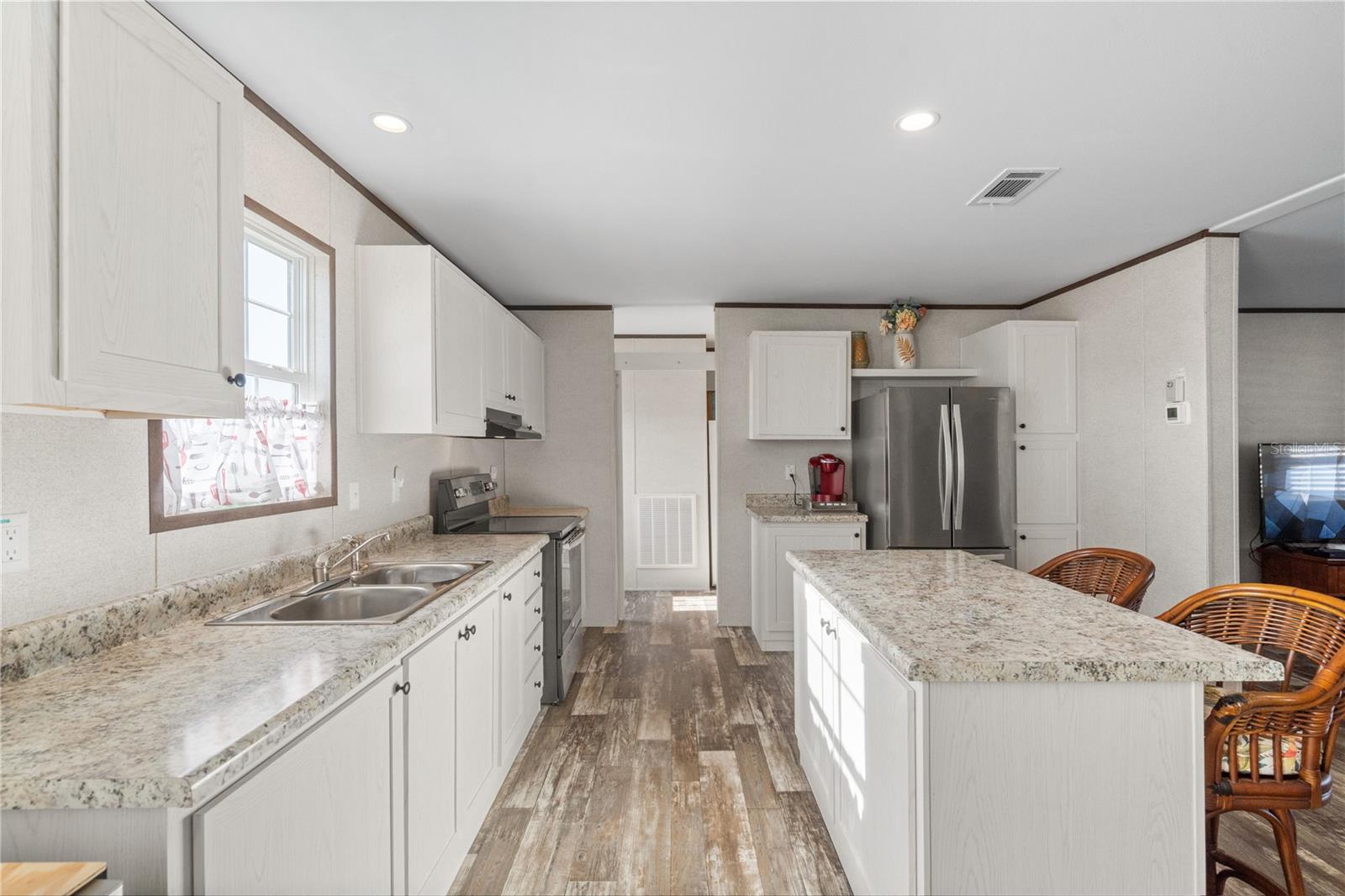 224 WOLVERINE AVE — photo 11