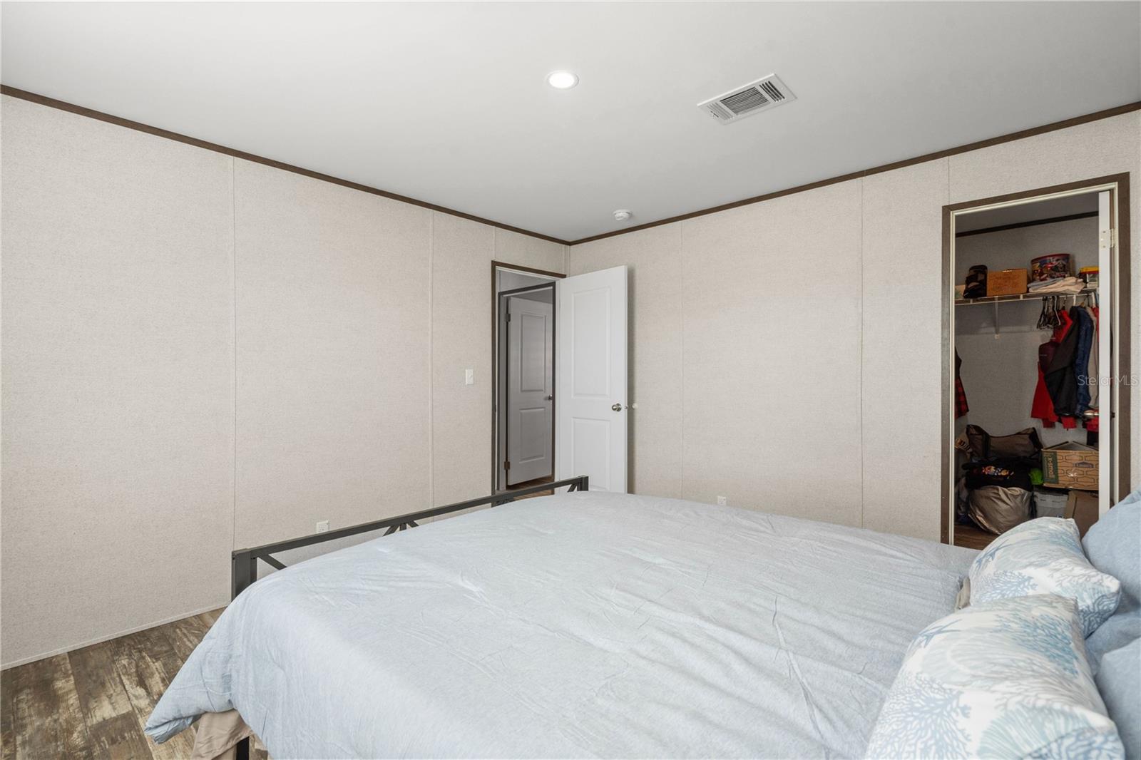 224 WOLVERINE AVE — photo 28