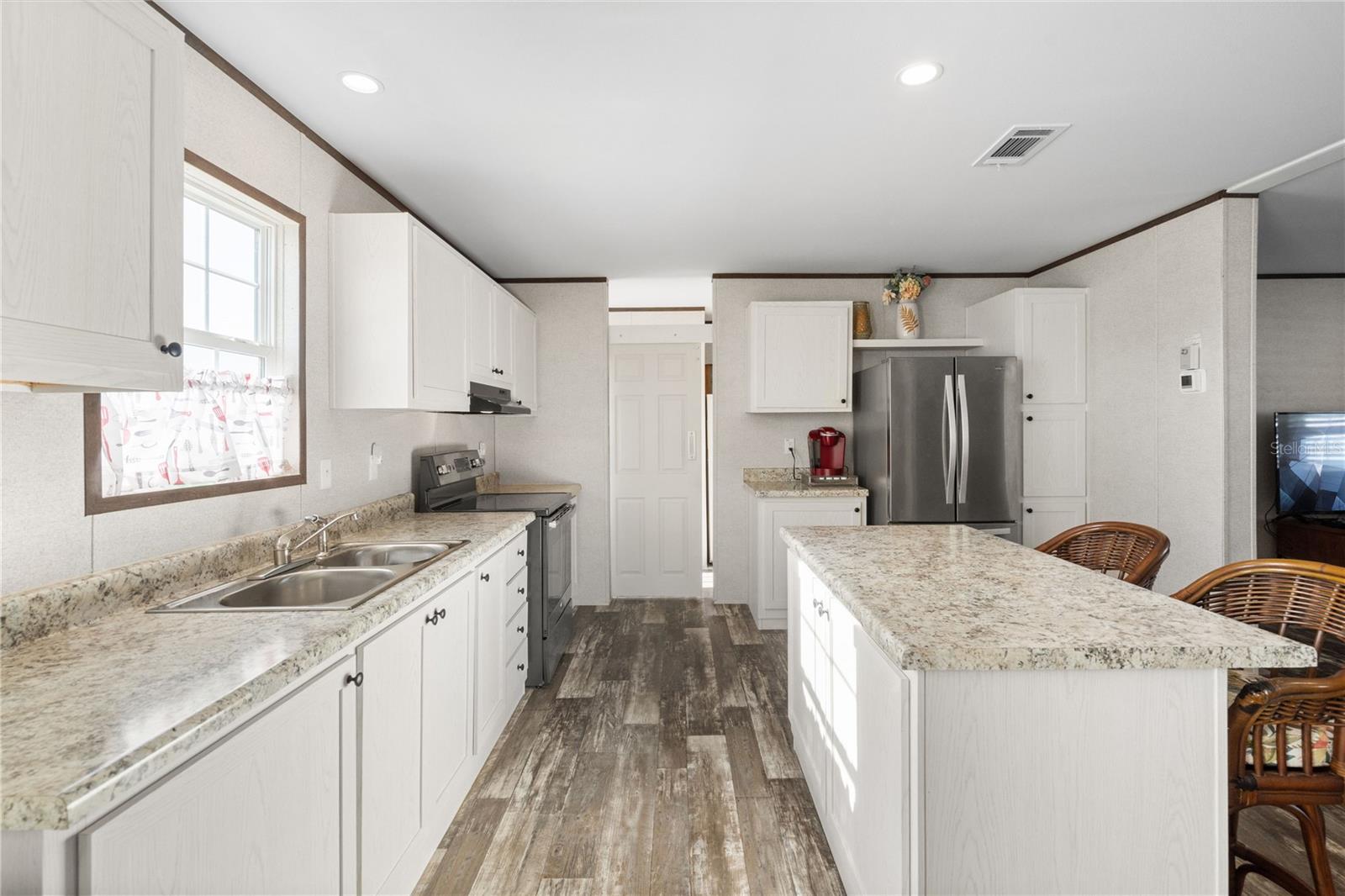 224 WOLVERINE AVE — photo 8