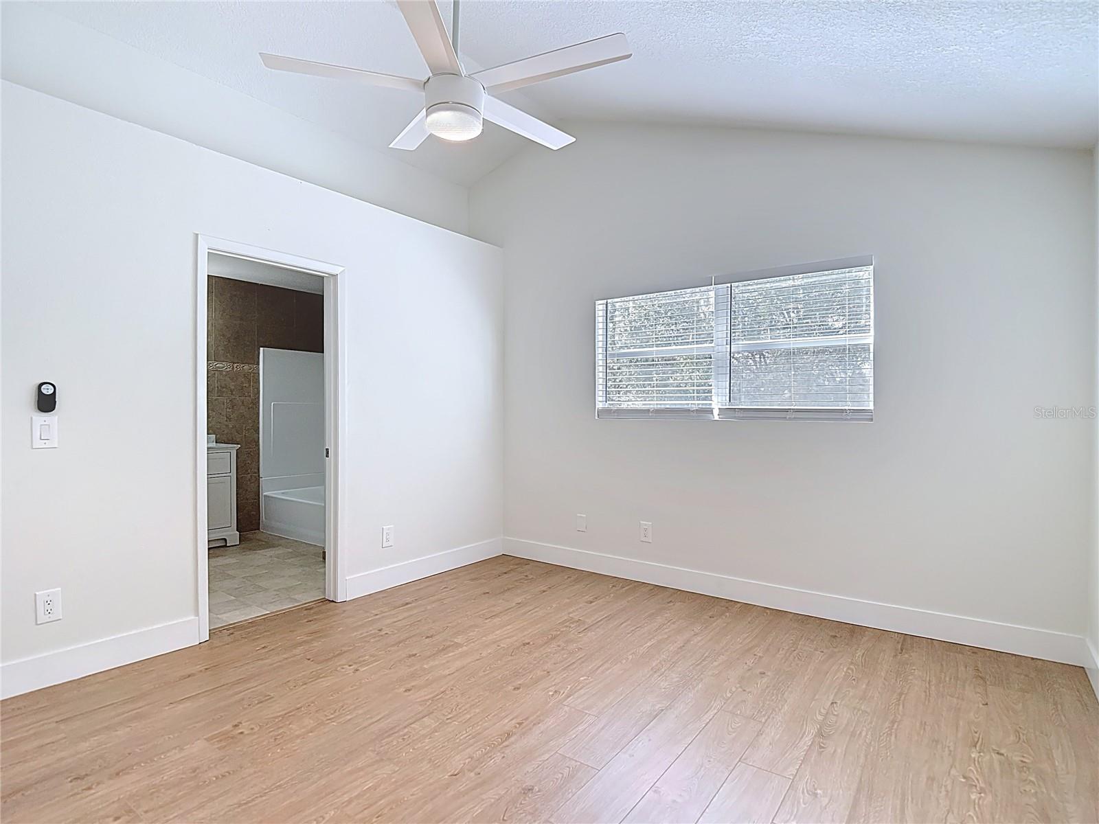 2013 GLEN FORGE ST — photo 34