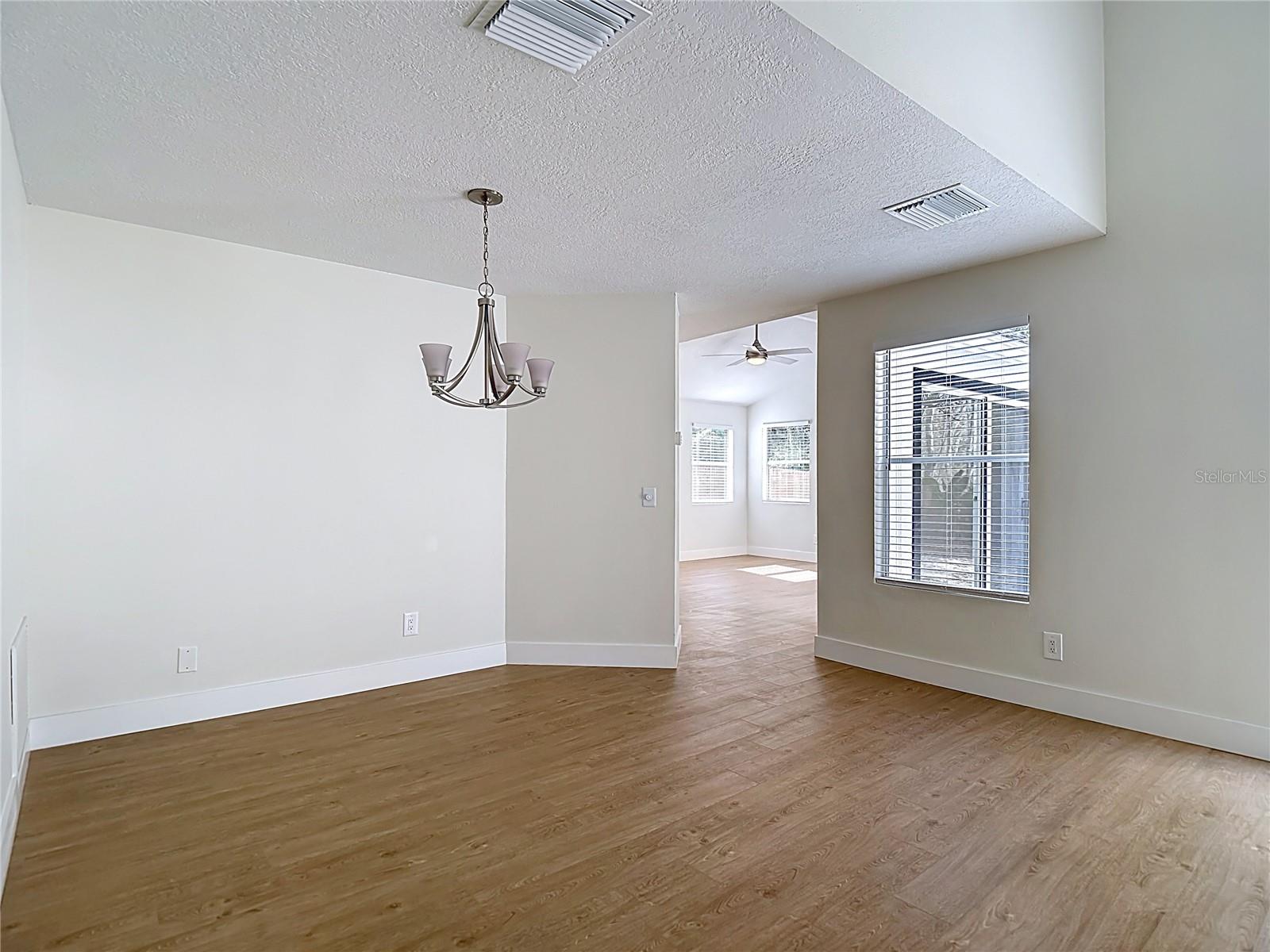 2013 GLEN FORGE ST — photo 10