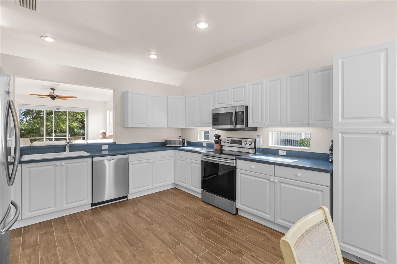 1937 SCARLETT AVE — photo 10
