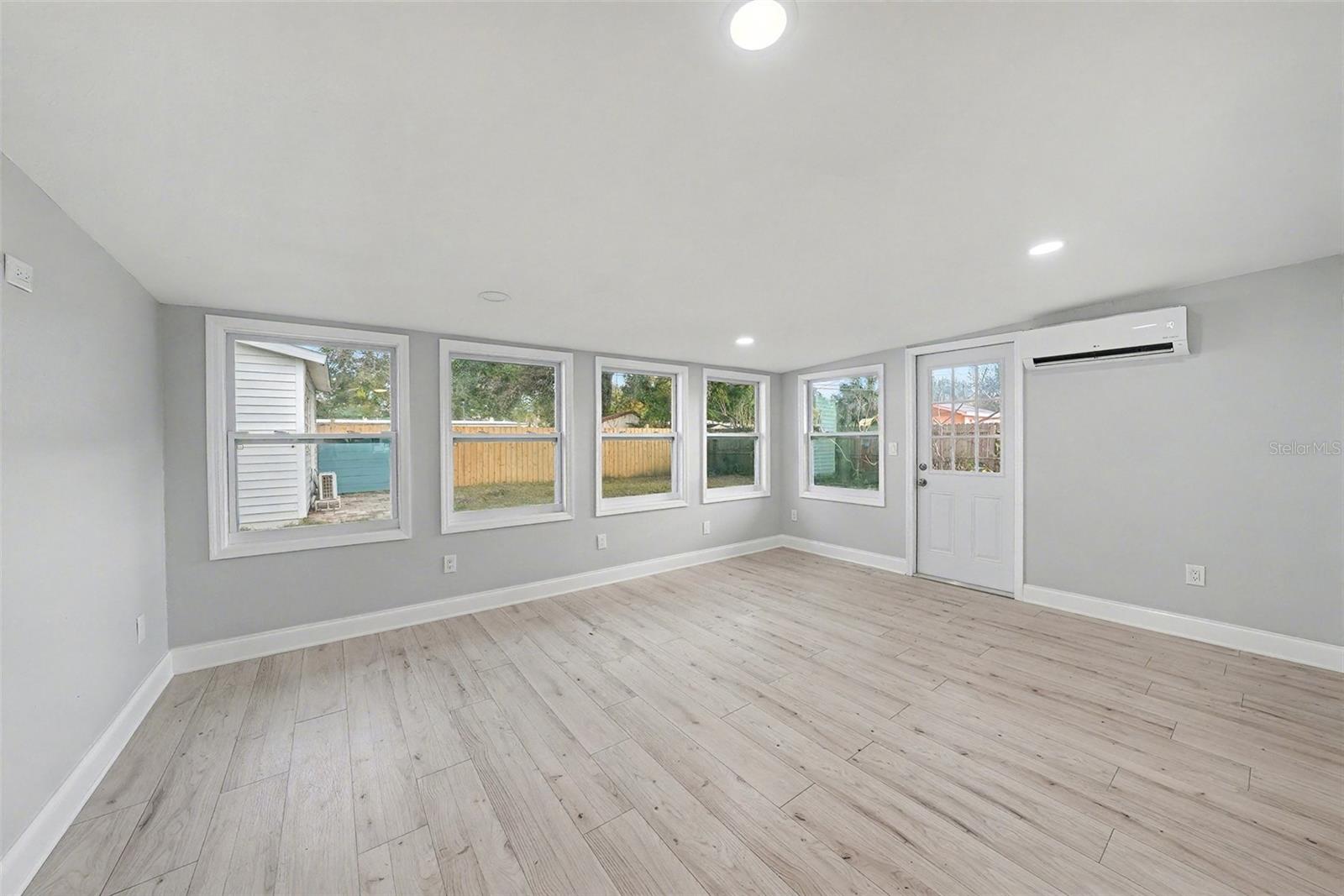 2162 BARCELONA DR — photo 7