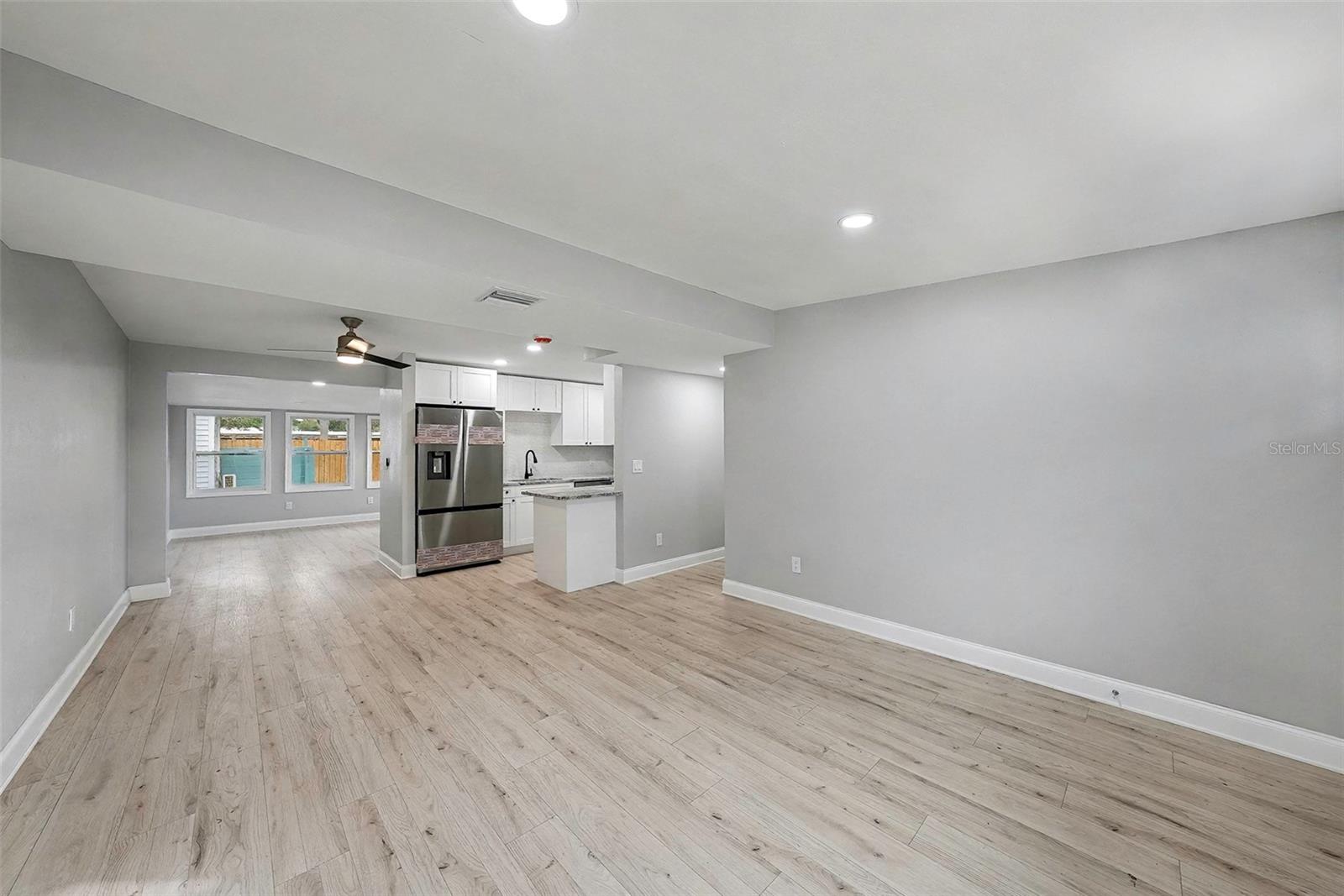 2162 BARCELONA DR — photo 2