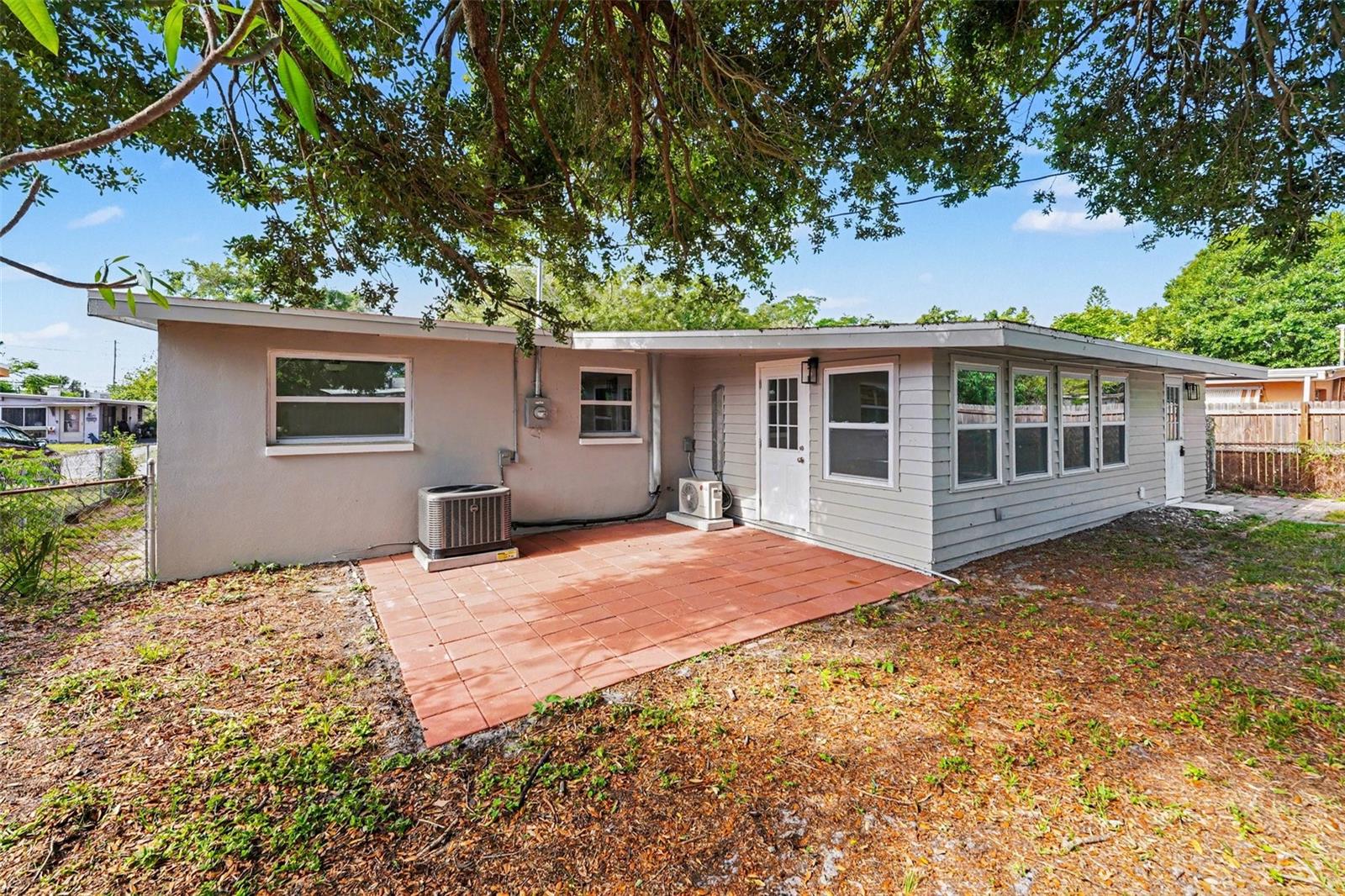 2162 BARCELONA DR — photo 23