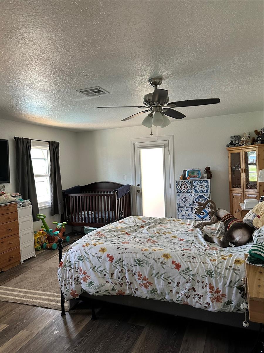 1181 LARCHMONT DR — photo 12