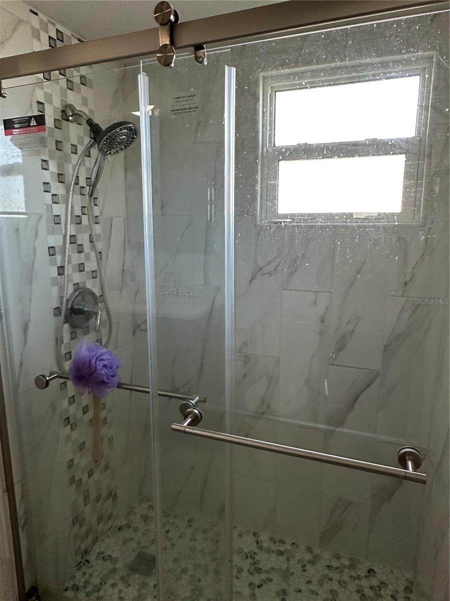 1181 LARCHMONT DR — photo 36