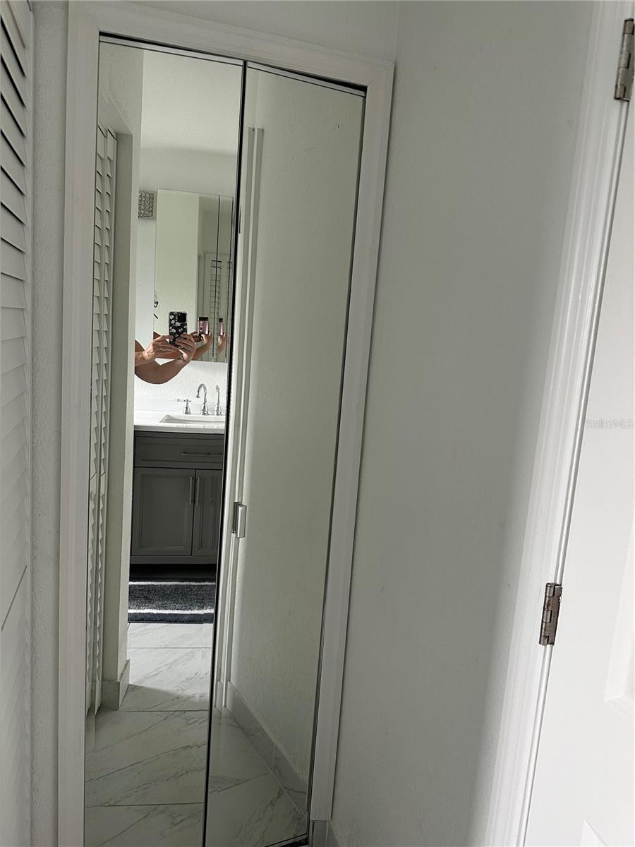 1181 LARCHMONT DR — photo 17