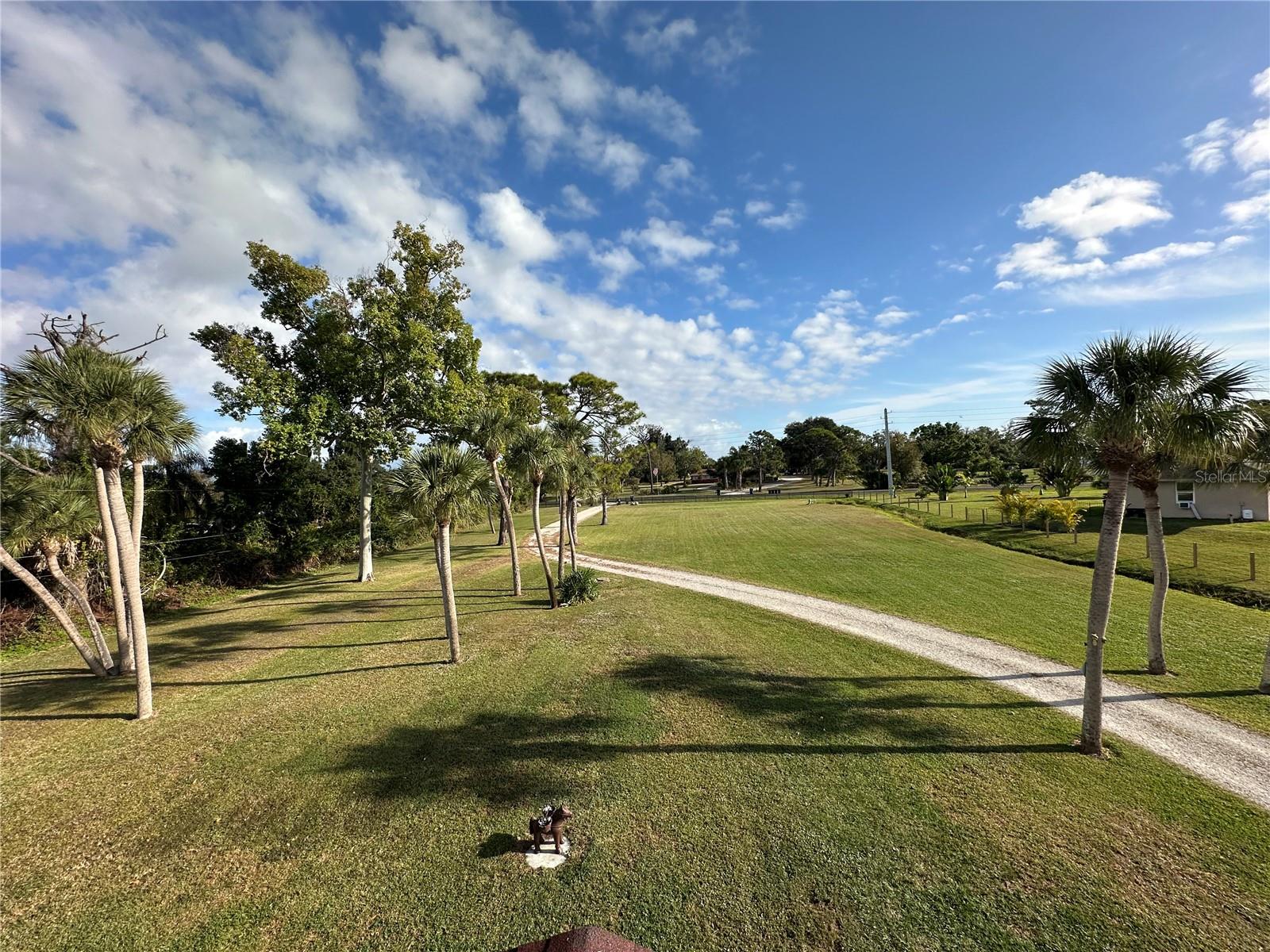 1181 LARCHMONT DR — photo 4