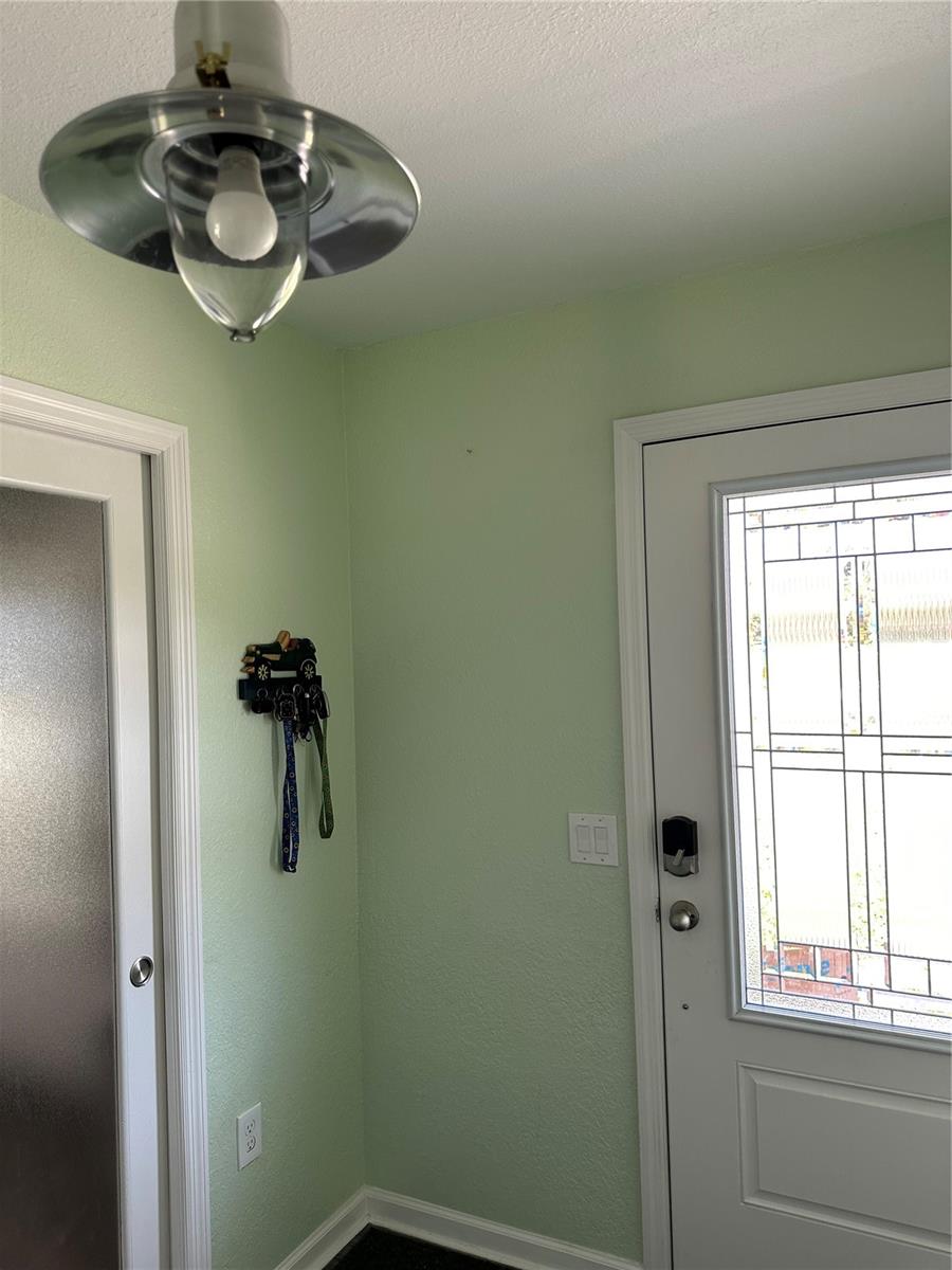 1181 LARCHMONT DR — photo 6