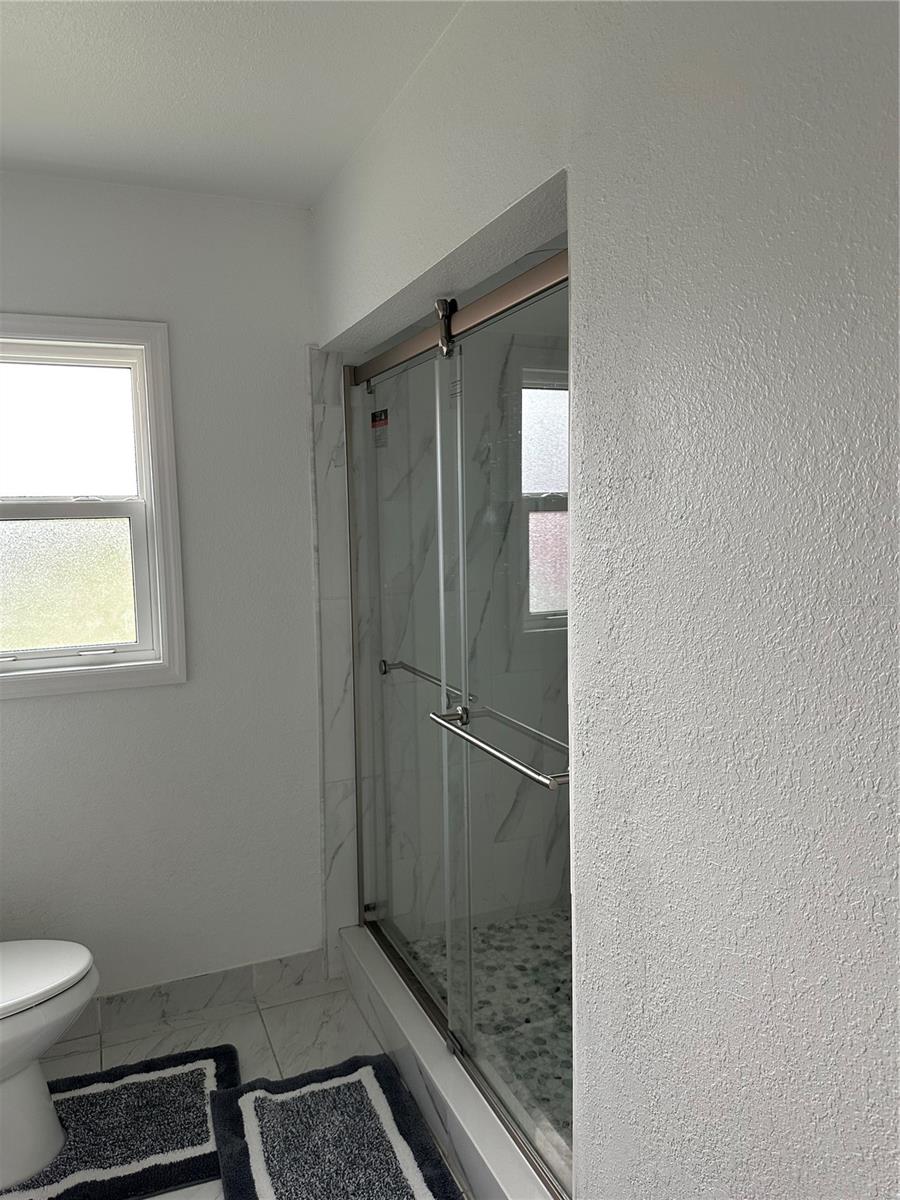 1181 LARCHMONT DR — photo 16