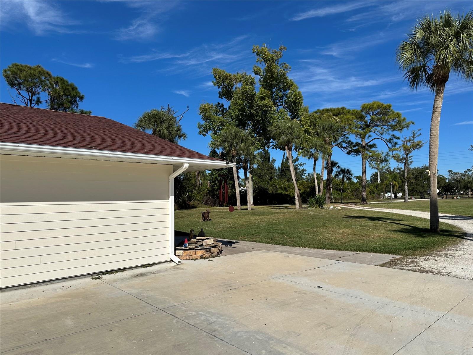 1181 LARCHMONT DR — photo 52