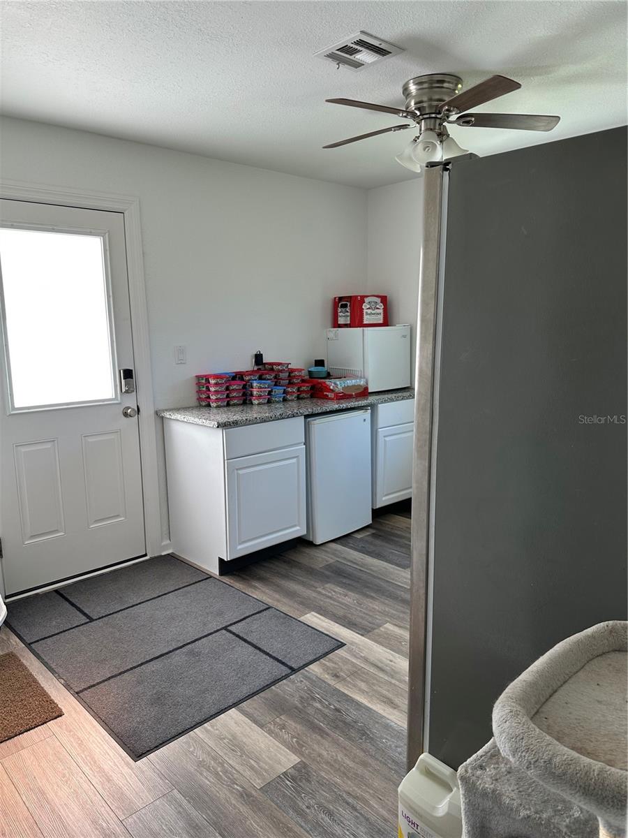 1181 LARCHMONT DR — photo 39